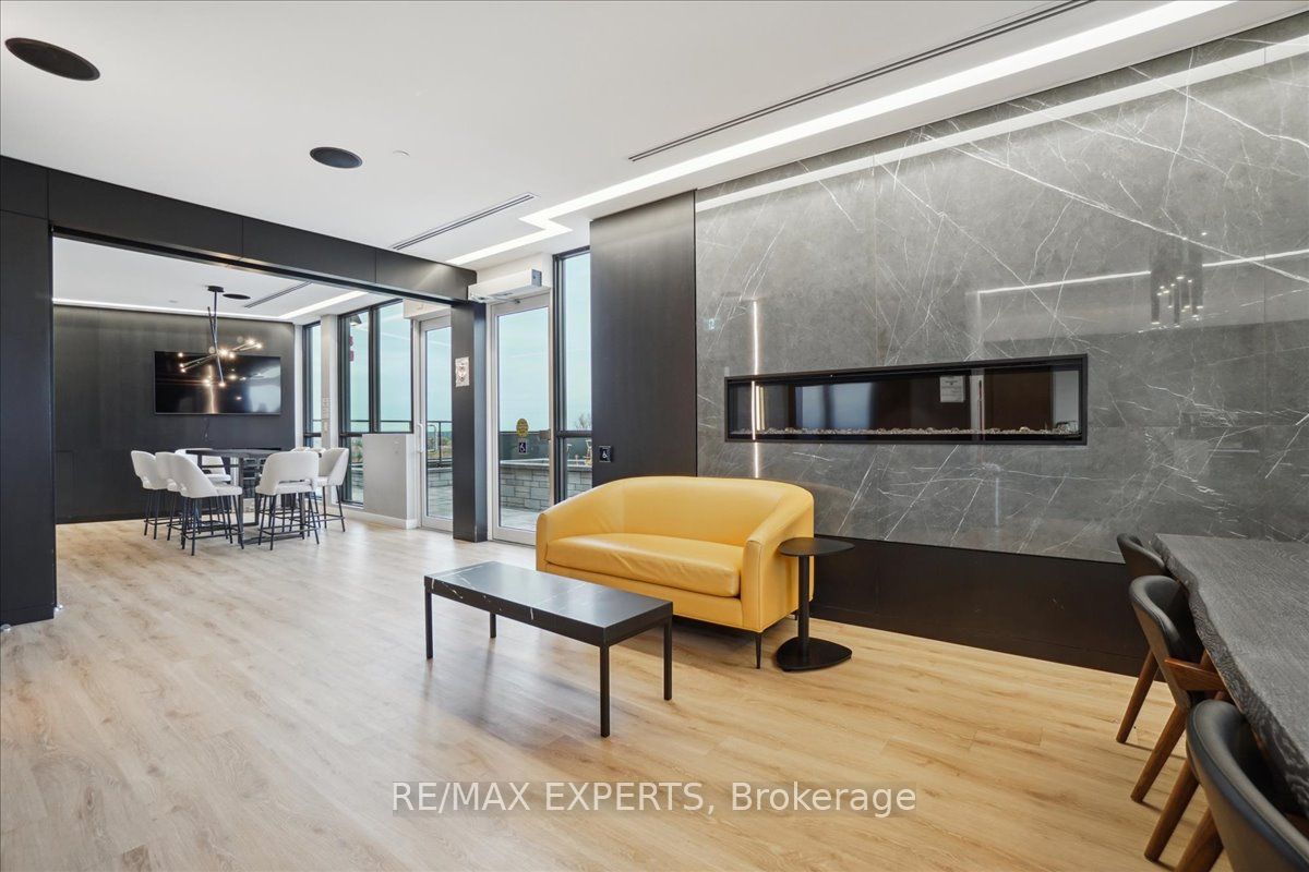 681 Yonge St 209