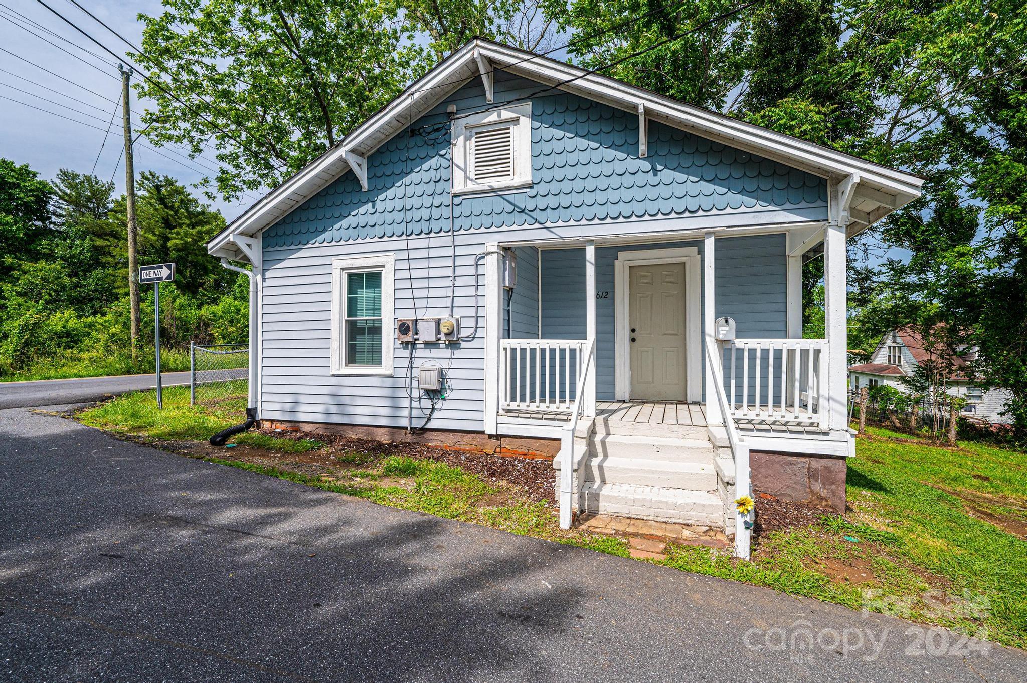 612 Center Street NW