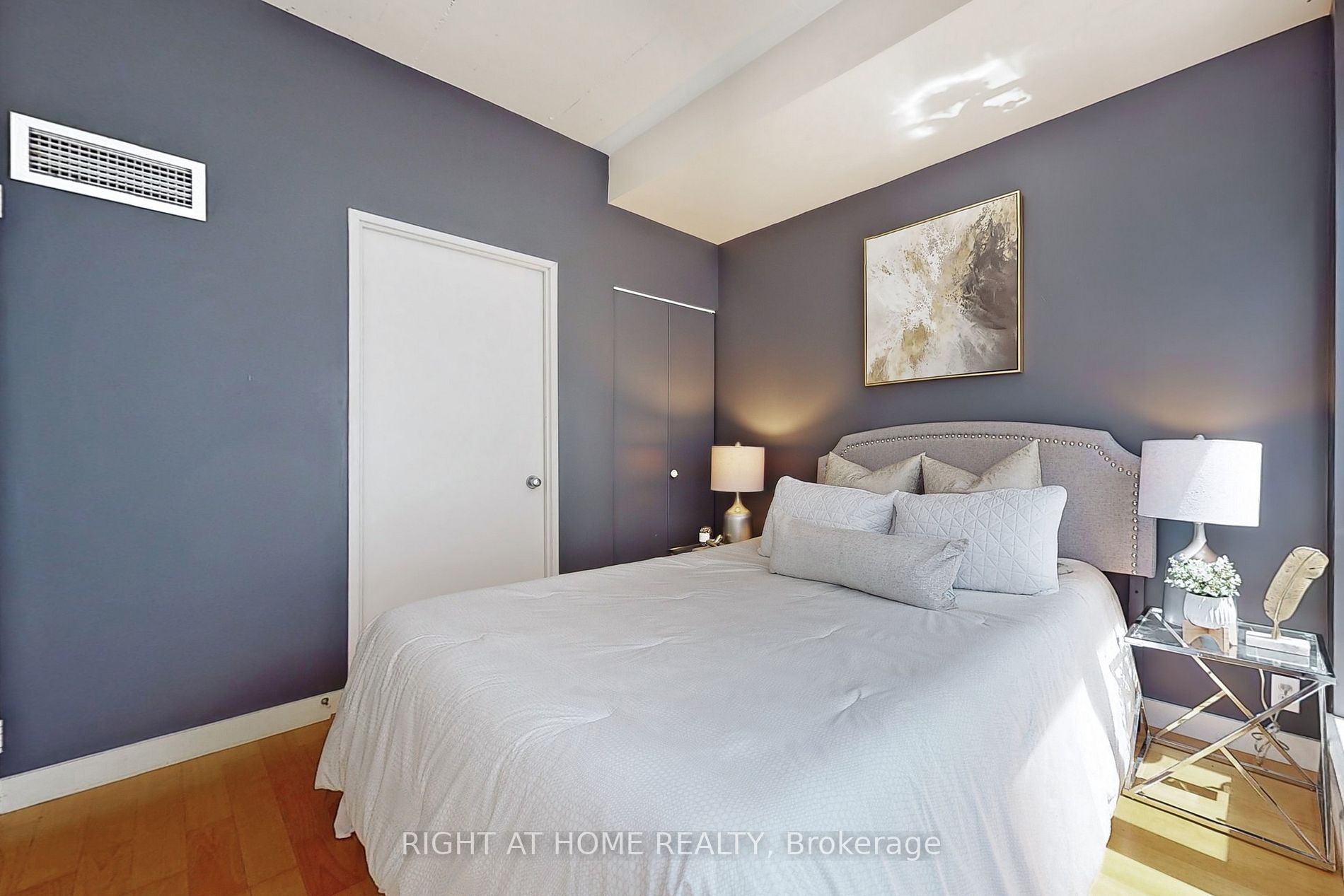 36 Charlotte St 405