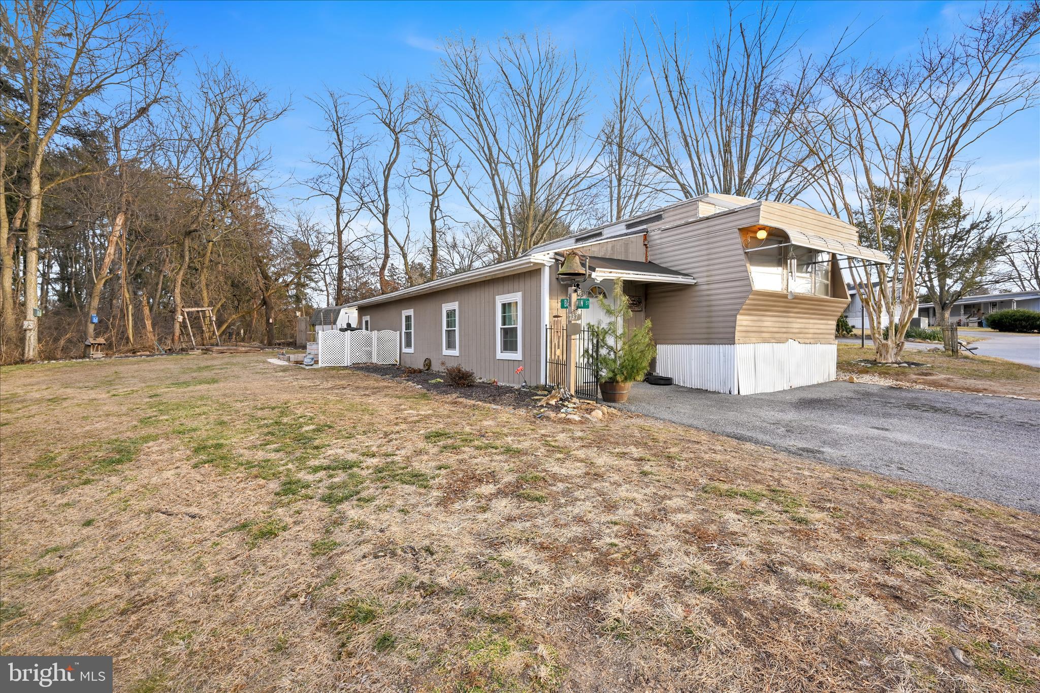 737 Lk Dr  