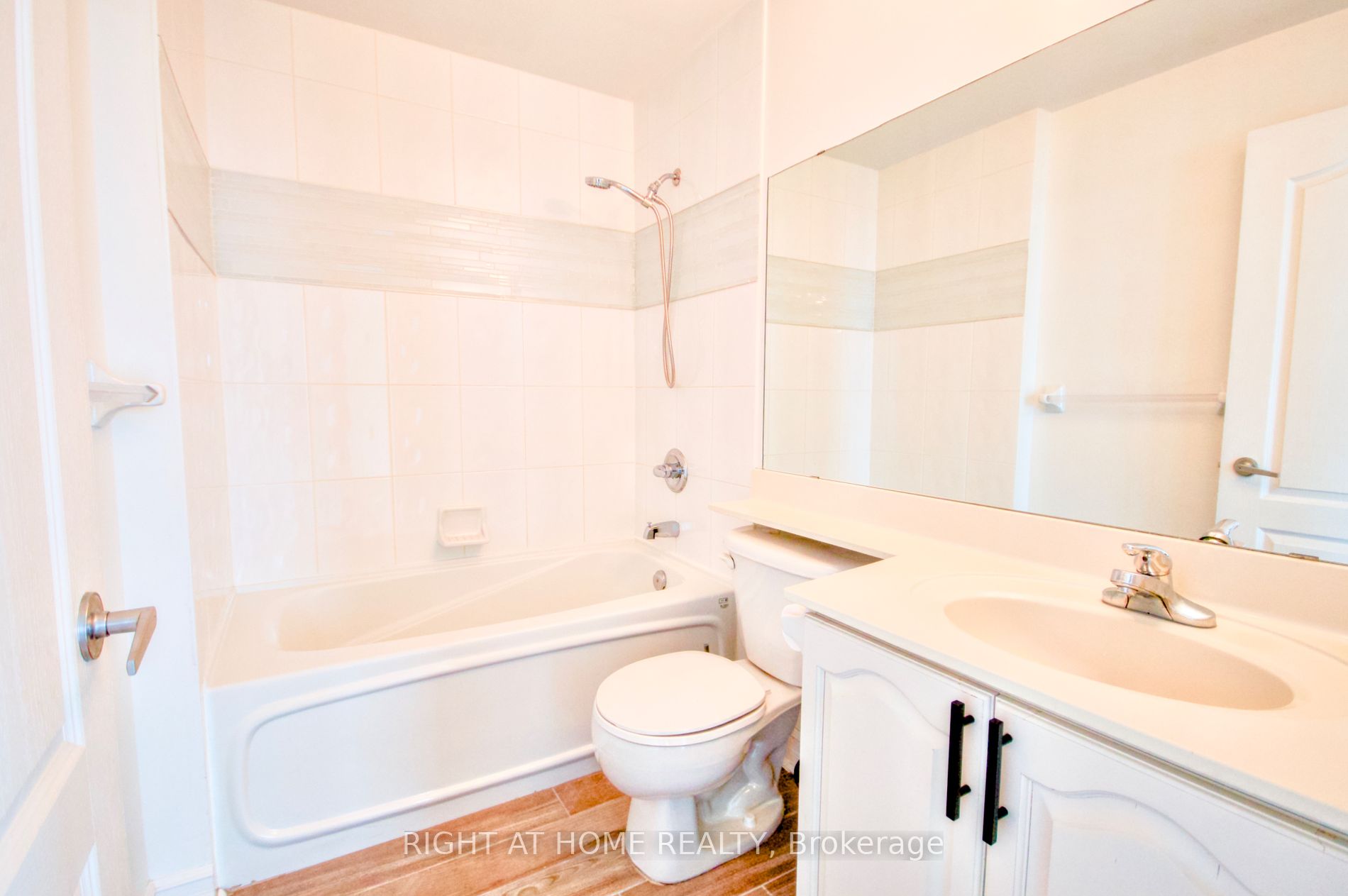 1 W Elm Dr 2611