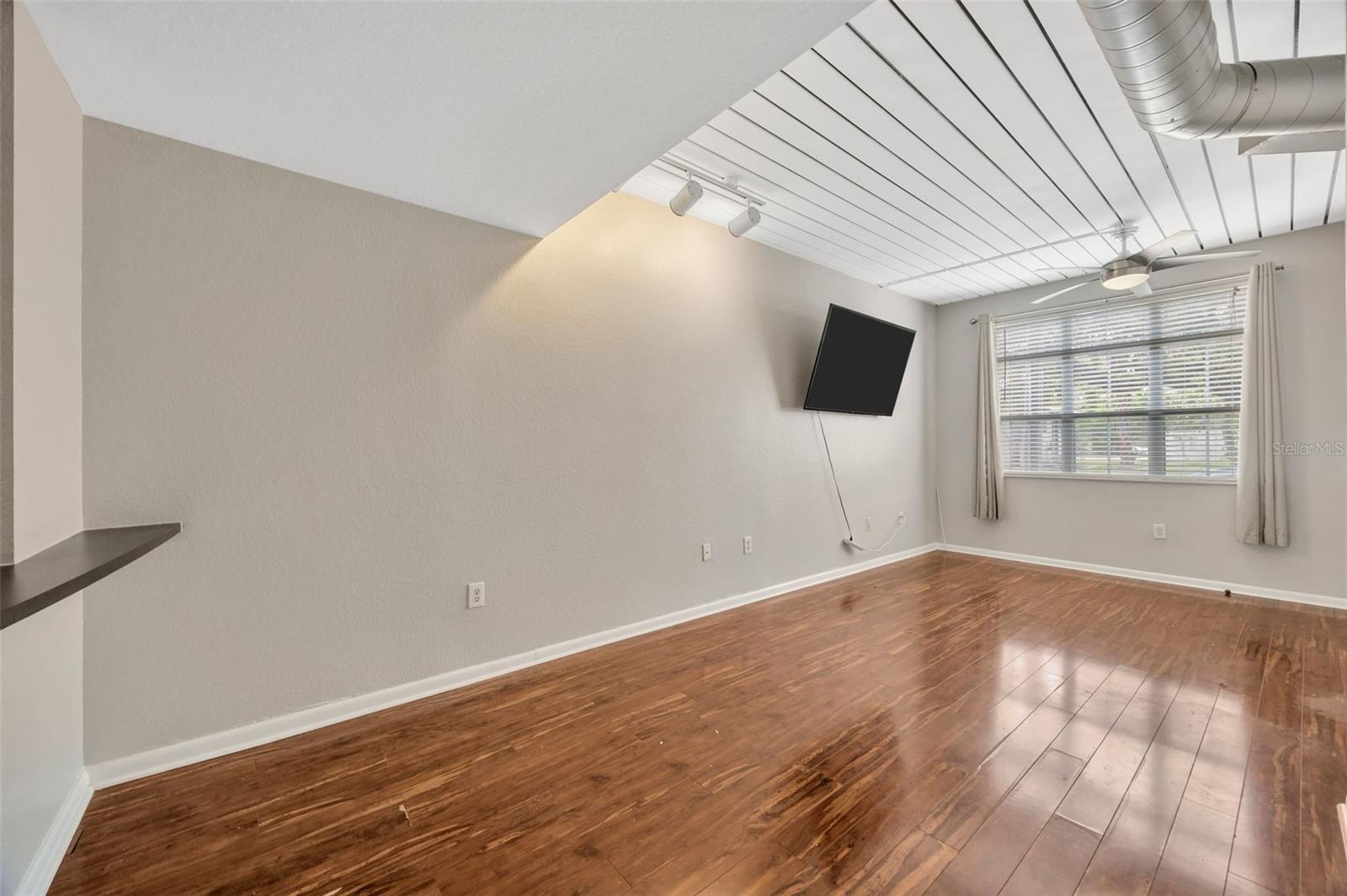 2320 W Azeele Street 317