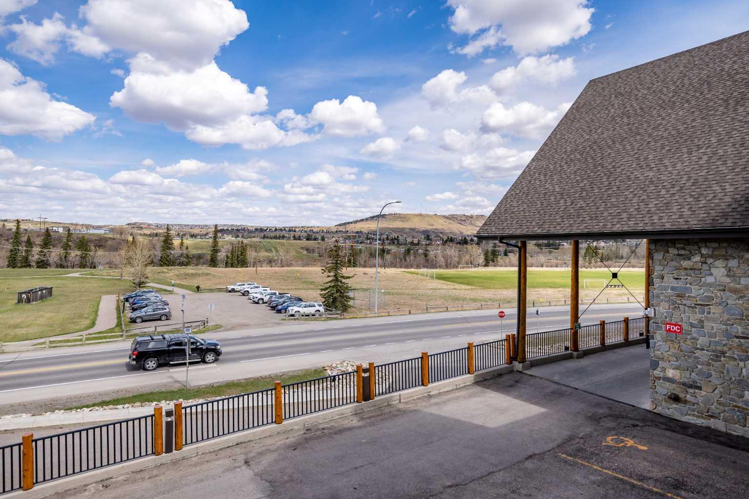 77 George Fox Trail W 213