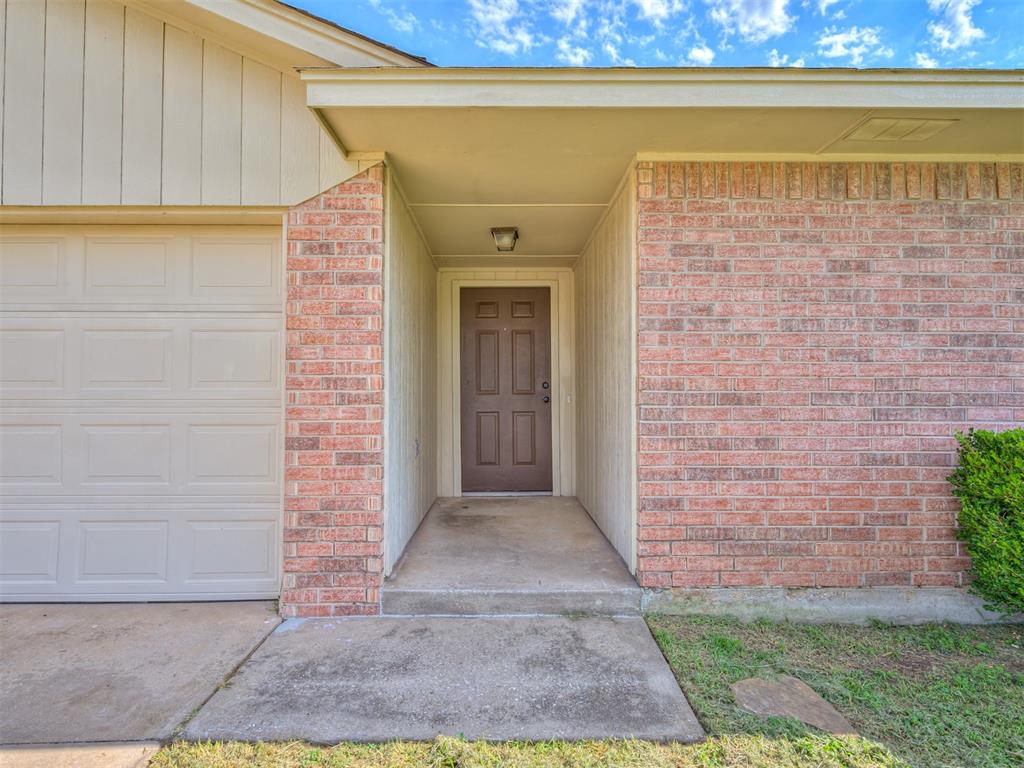 Check out this cute home with maximized square footage. Granite countertops in kitchen with a tiled backsplash and inside utility. All wood work and fireplace were painted white about a year ago which makes for a
bright spacious living area. There is tile throughout the living and dining and kitchen area and carpeted bedrooms. Lots of cabinets in the kitchen and ample storage. Bedrooms have walk in closets, and there is a ceiling fan in the living room and master bedroom. Master has adjoining walk in closet and bath with shower. Nice pantry, inside laundry room, and 2 car garage with opener. Located in the Moore School district near I 35 with easy access to Tinker, Norman and Downtown OKC.