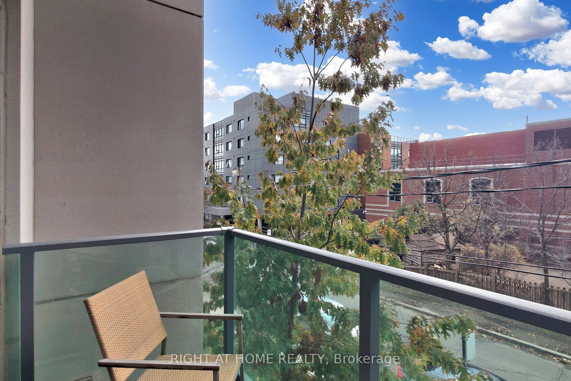377 Madison Ave 207