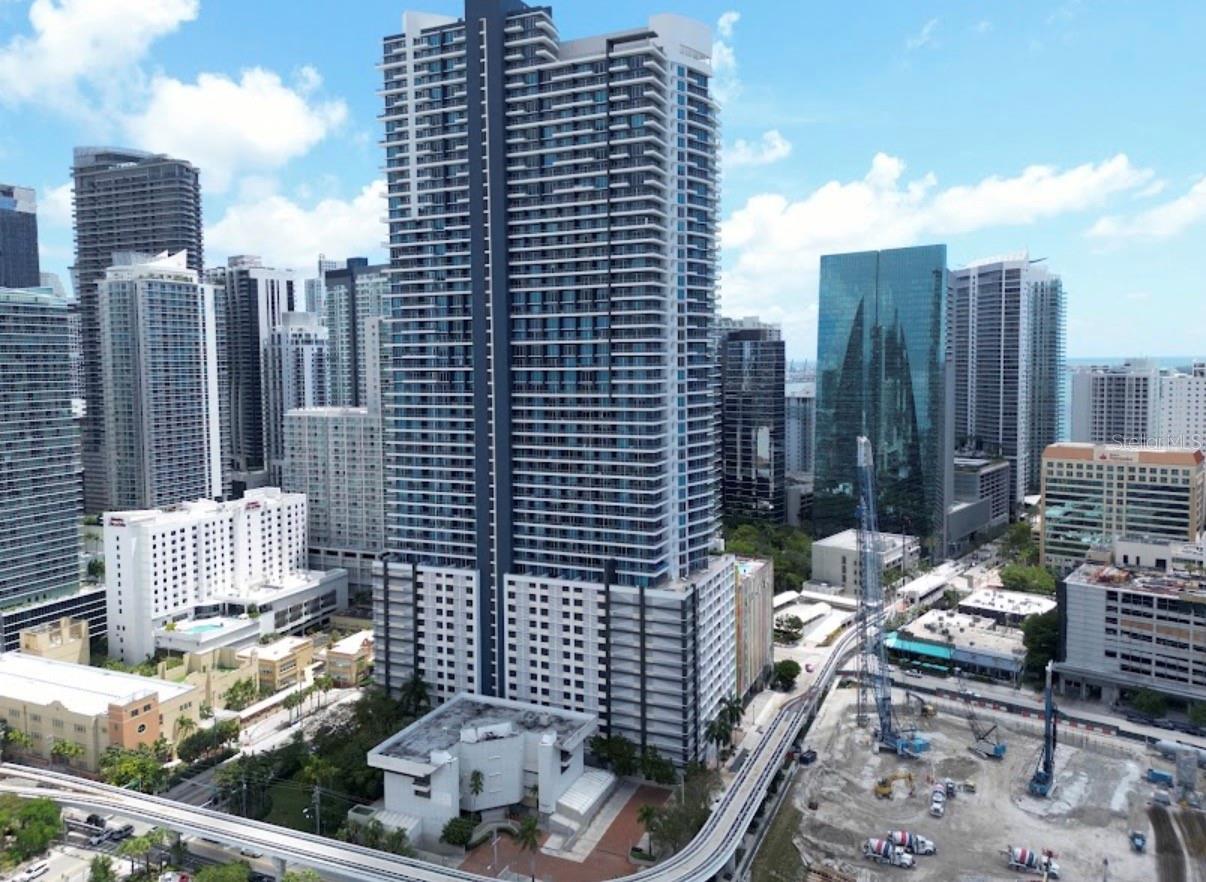 RESORT STYLE LIVING AT THE HEART OF DOWNTOWN BUSINESS DISTRICT OF  MIAMI......This penthouse condo is located on the 52nd Floor and has a magnificent view of the Atlantic Ocean; it has 2 bedrooms, 3 full bathrooms, one valet parking space, and one storage unit.   This Penthouse has access to many Amenities . Please call for your private tour.
