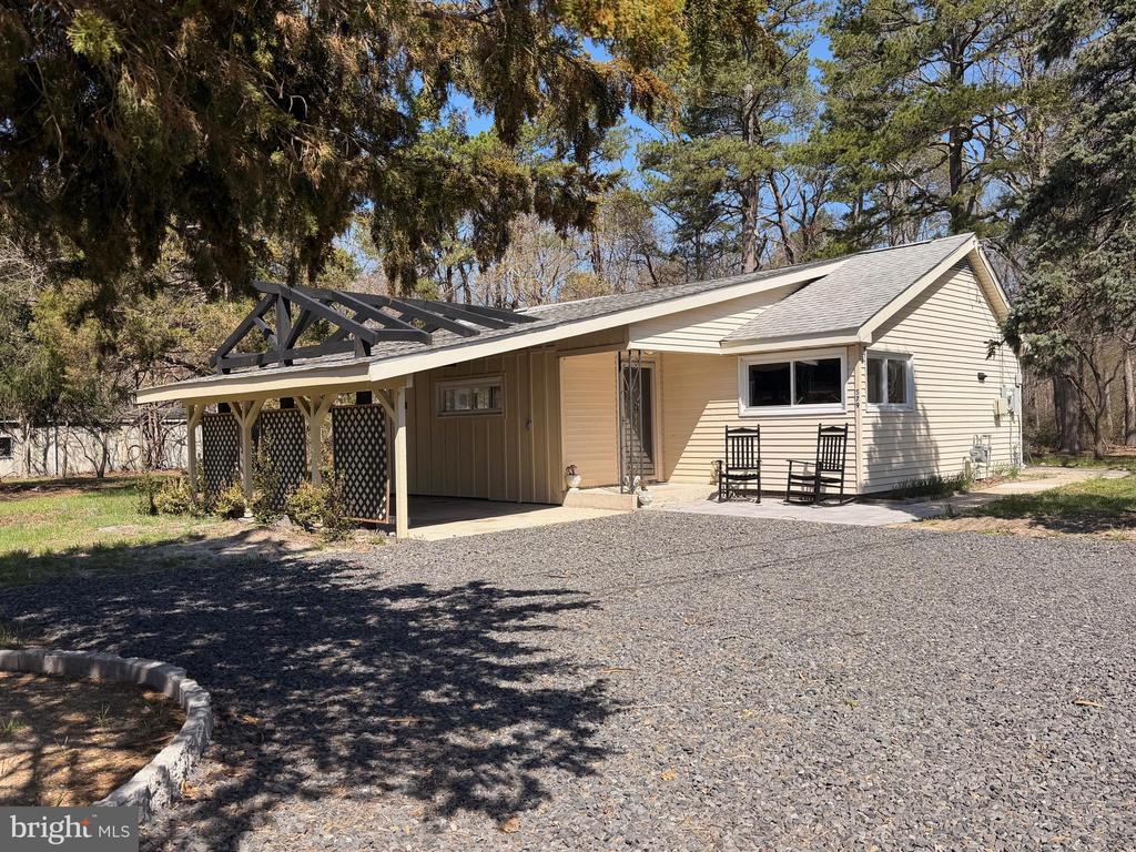 Very cute 3-bedroom 2 bath home with 2 lots totaling 3.415 acres.  Home and property have been completely cleaned up and home fixed up with updates in every room including the kitchen and bathrooms. New stainless steel kitchen appliances, quartz countertops and tile backsplash. This 3-bedroom 2 bath home is larger than it looks and great for someone who wants a quaint home with plenty of property. Previous owner had 2 horses on lot 583 and the current barn is still usable. Perfect for a contractor or a small family farm. New Septic, Gas Heat. Tons of potential here.