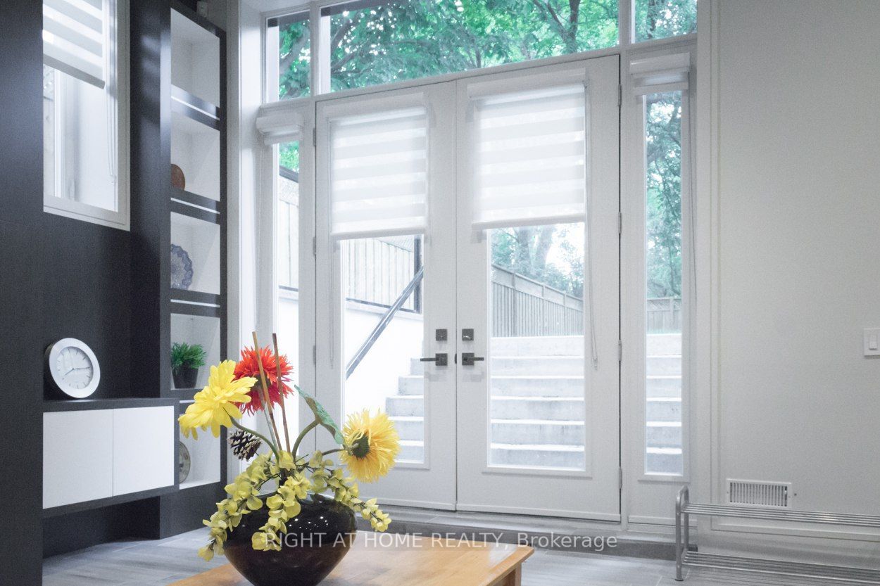 214 Patrica Ave Lower