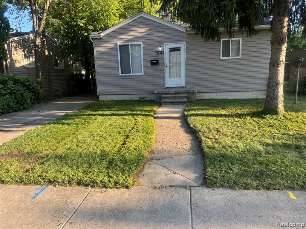 AVAILABLE FOR LEASE! Welcome to this beautifully remodeled 2-bedroom, 1-bath home in Dearborn Heights! Featuring an open-concept layout where the spacious kitchen flows into the living room, this home is perfect for both entertaining and everyday living. and the peaceful neighborhood setting. Move-in ready and waiting for you to call it home—schedule your showing today!