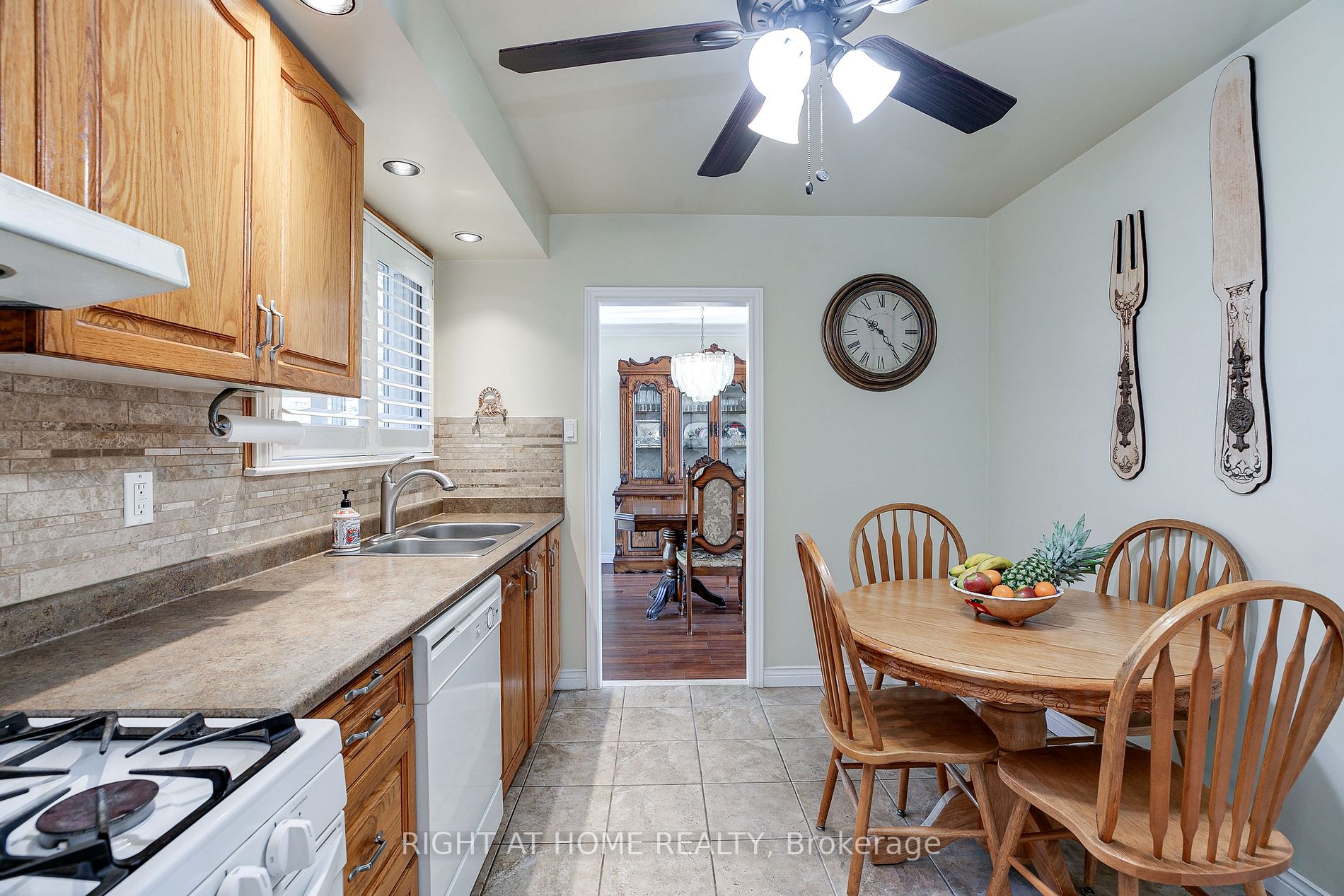 20 Romfield Dr