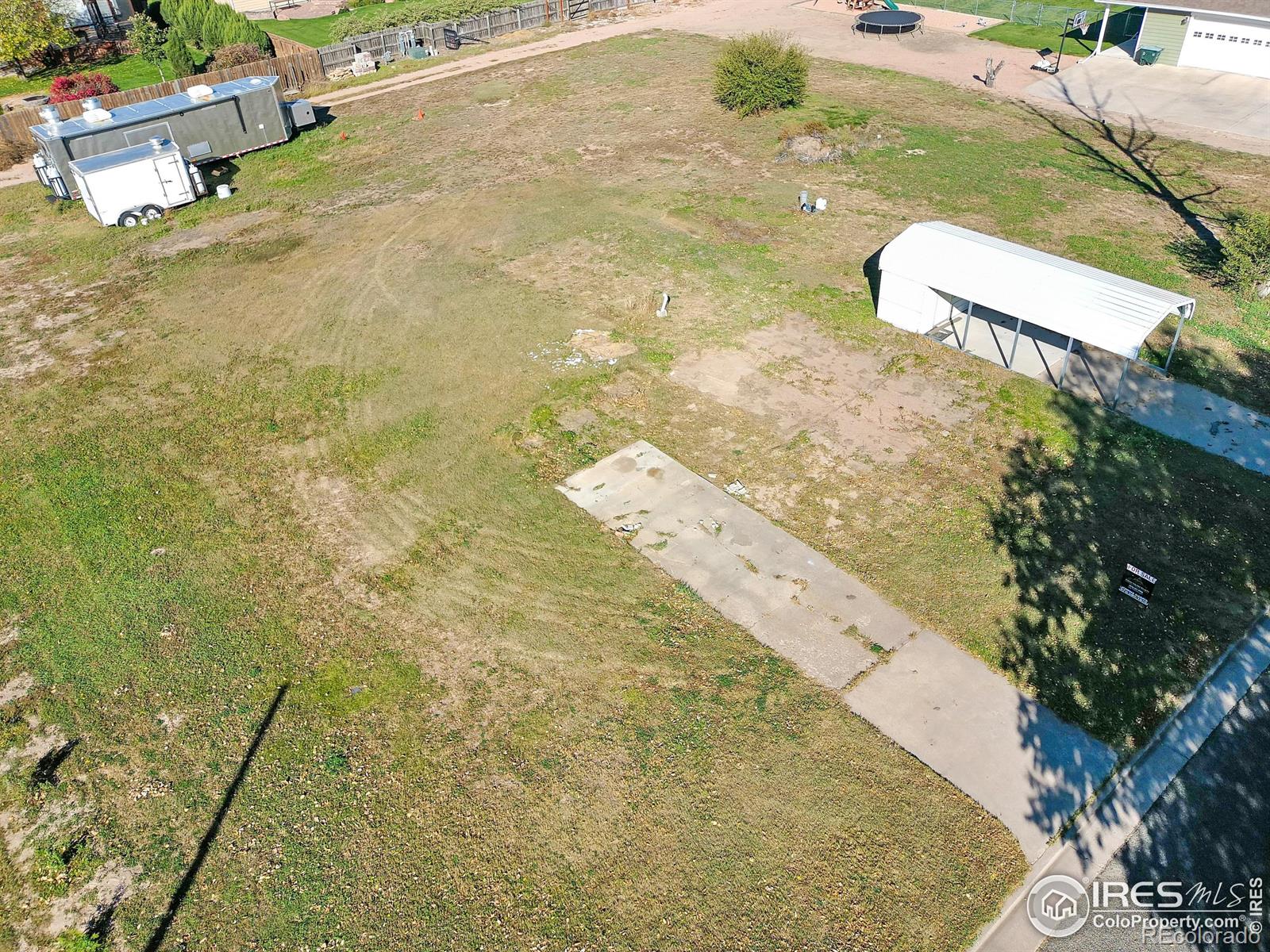 Fantastic building location in a desirable area of town! This spacious lot offers plenty of room to design and build your dream home. Water taps are already completed, saving you time and expense during the build process. Conveniently located near the local school and hospital, this property offers both privacy and accessibility. Enjoy small-town living with the convenience of nearby amenities, all while creating the perfect home to suit your lifestyle.