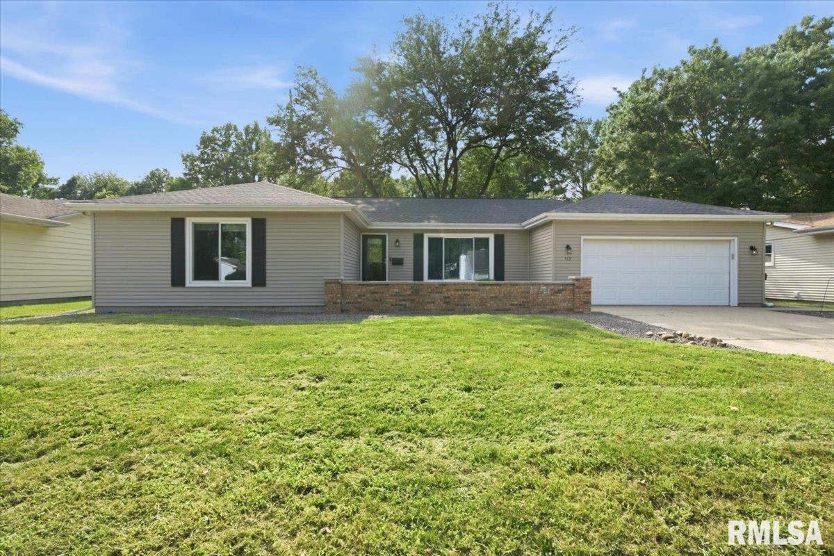 Available for back up offers only. This Country Club Estates Ranch home is ready for you to call home. Featuring 3 spacious bedrooms, 2 full baths, a huge living room, separate formal dining room, and a large family room with a brick fireplace, fenced back yard with no homes behind you, roof is newer (5 yrs old or newer), Furnace and AC approx 10 yrs old, and an extra large 2 car attached garage. Call your favorite Realtor today to schedule a tour.