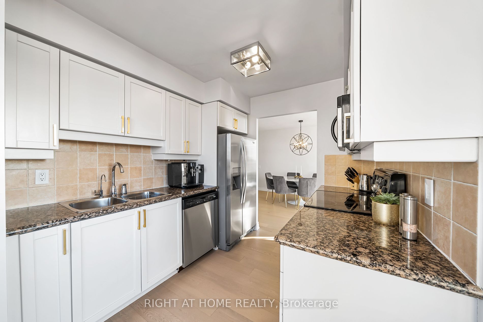 80 S Harrison Garden Blvd 1122