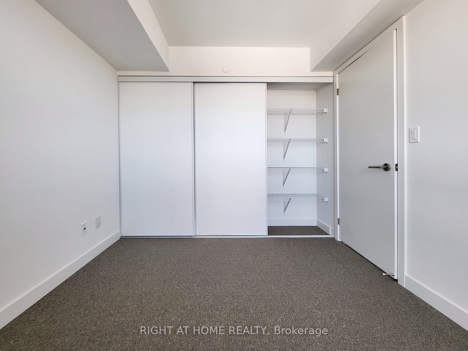 120 Varna Dr 1115