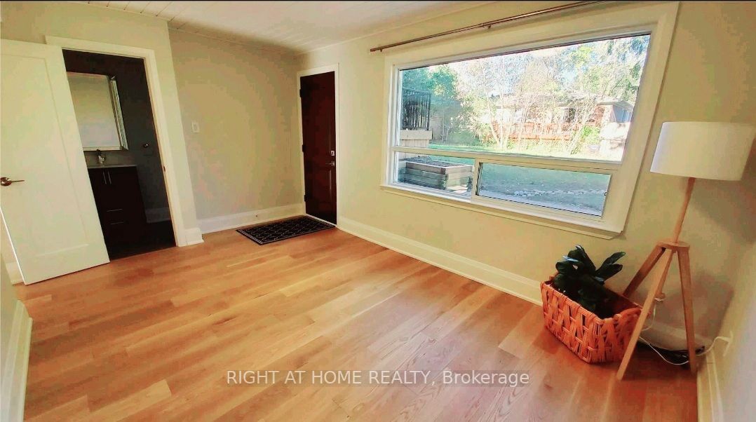 57 Ravenscroft Circ Bsmt