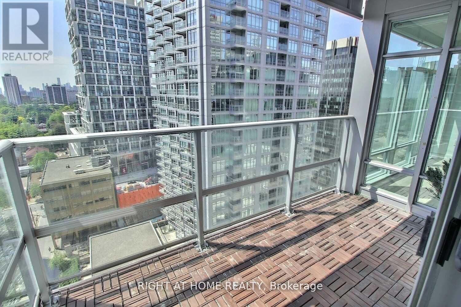 2191 Yonge St 1802
