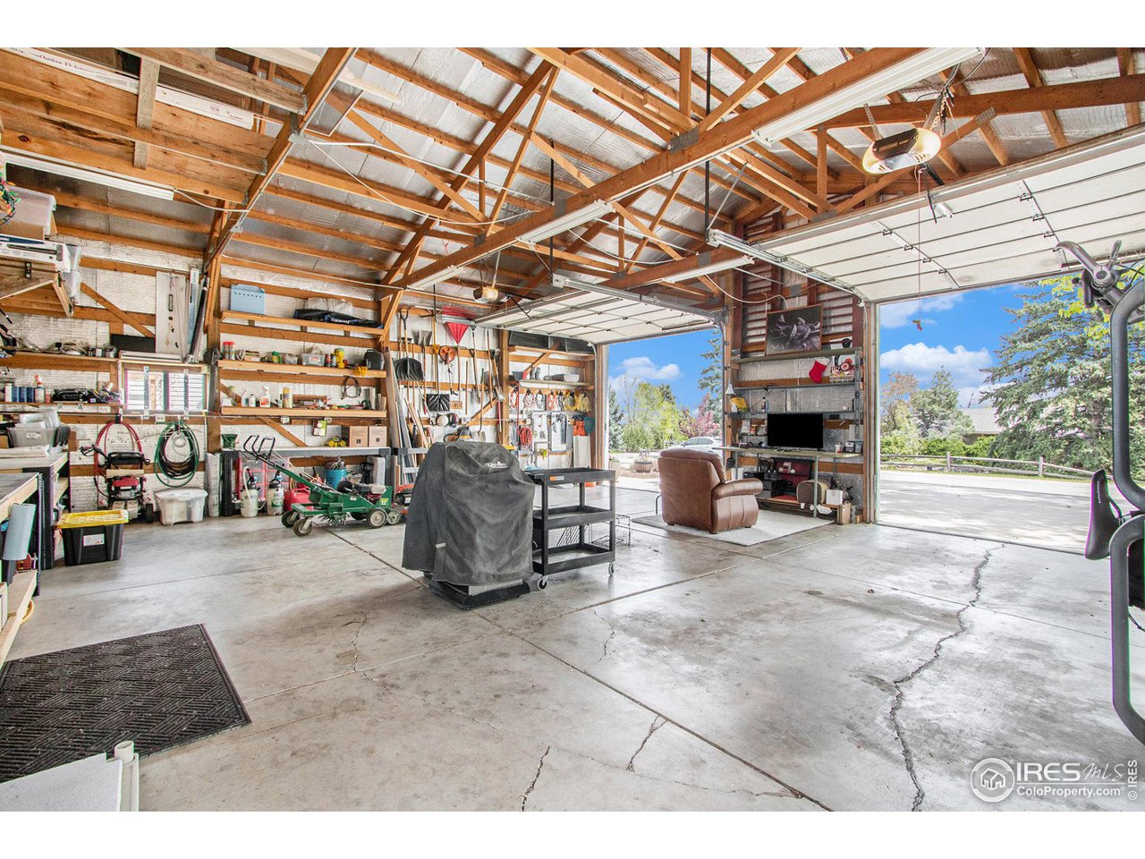 121 Victoria Dr