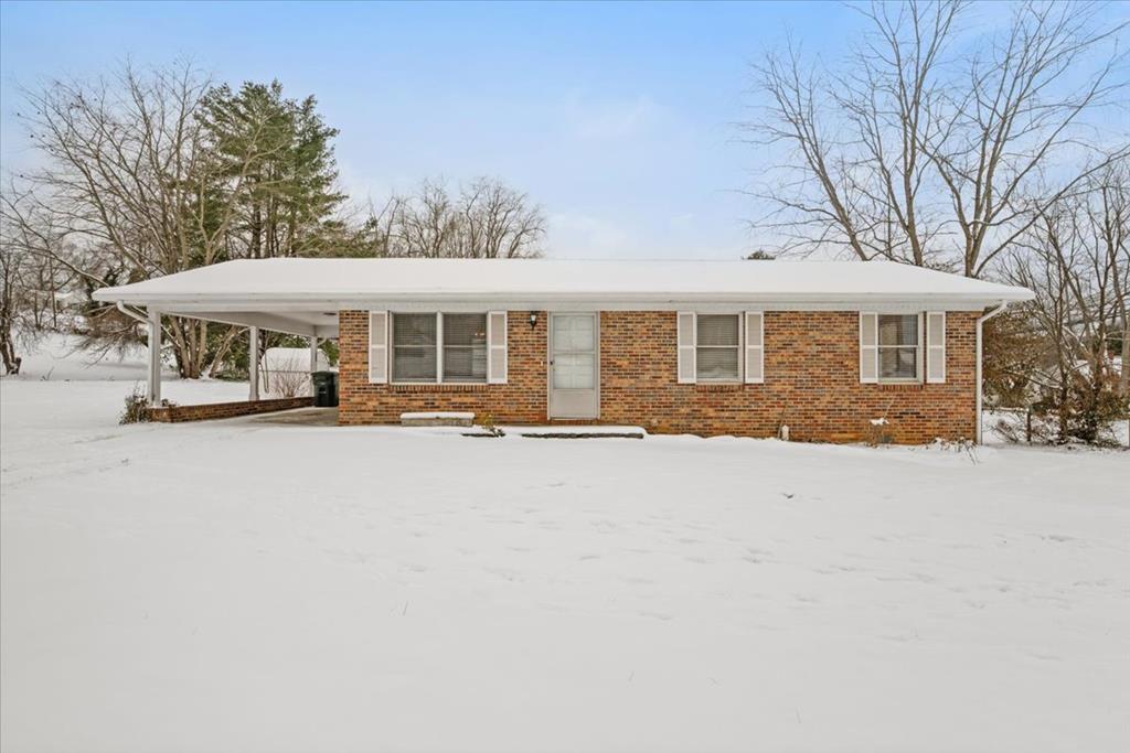 One level living at its best. Located in the Town of Abingdon, this brick ranch, has hardwood floors, and newer paint and aplliances. Close to everything Abingdon has to offer, Barter theater, Creeper Trail, and all your favorite Abingdon restaurants. Just 3 minutes from I-81, this immaculate property is in the town limits, and has county water, sewer, and trash pickup through the town, on .25 acres CORNER LOT, level lot. Perfect sized yard and landscaping. Attached Car port (300 feet), concrete sidewalk and a back patio. Newer heat pump and roof. Move in ready. Hard to find I level homes in Abingdon. No HOME OWNERS ASSOCIATION!