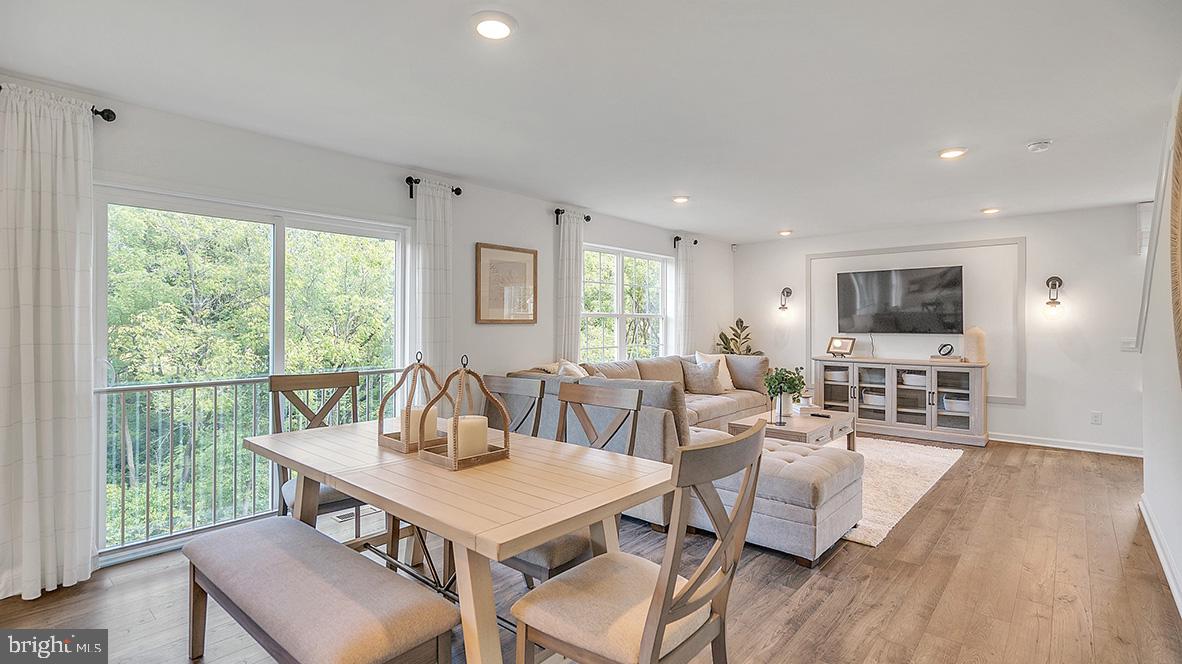310 MONTEREY Dr  