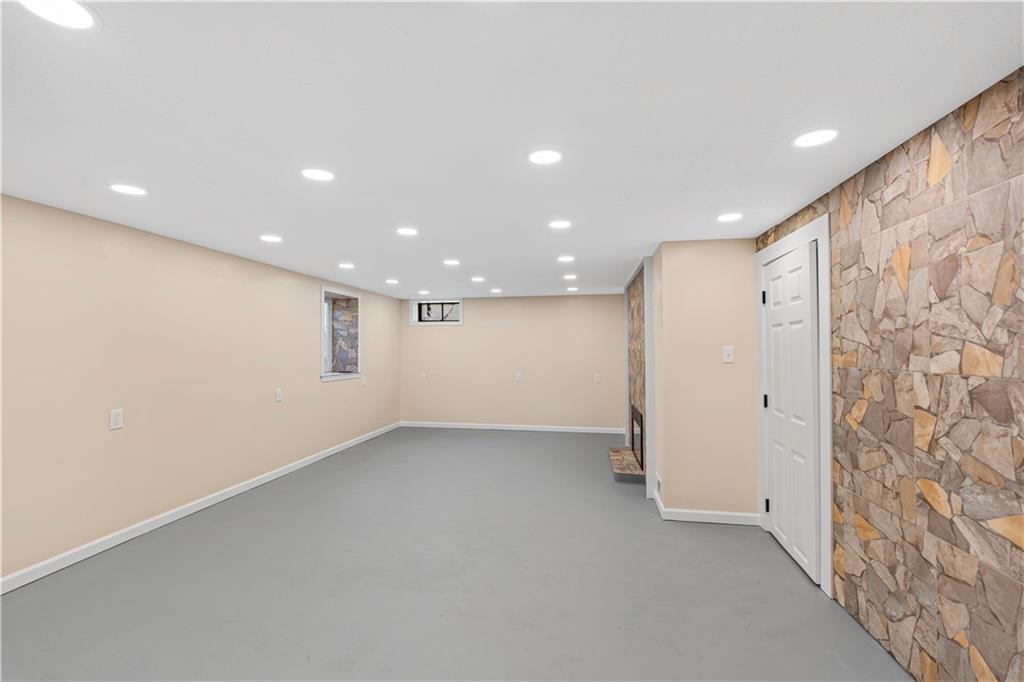 115 W Walnut Street