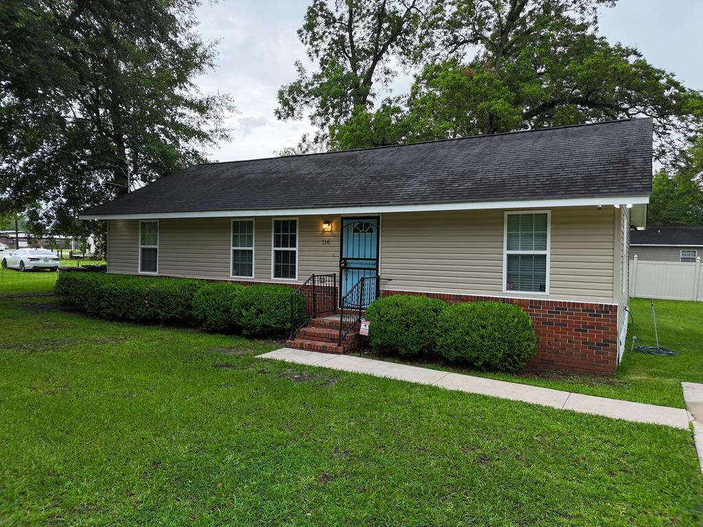 Newly renovated home on Feinberg St. in Thomasville GA! This great 3BR/2Bath home features wonderful open living space, attractive flooring throughout, a cute kitchen and great bedrooms. Move in ready! Call your favorite agent today for a closer look! Click here for virtual tour: https://my.matterport.com/show/?m=xkgoA2FEQwy&mls=1