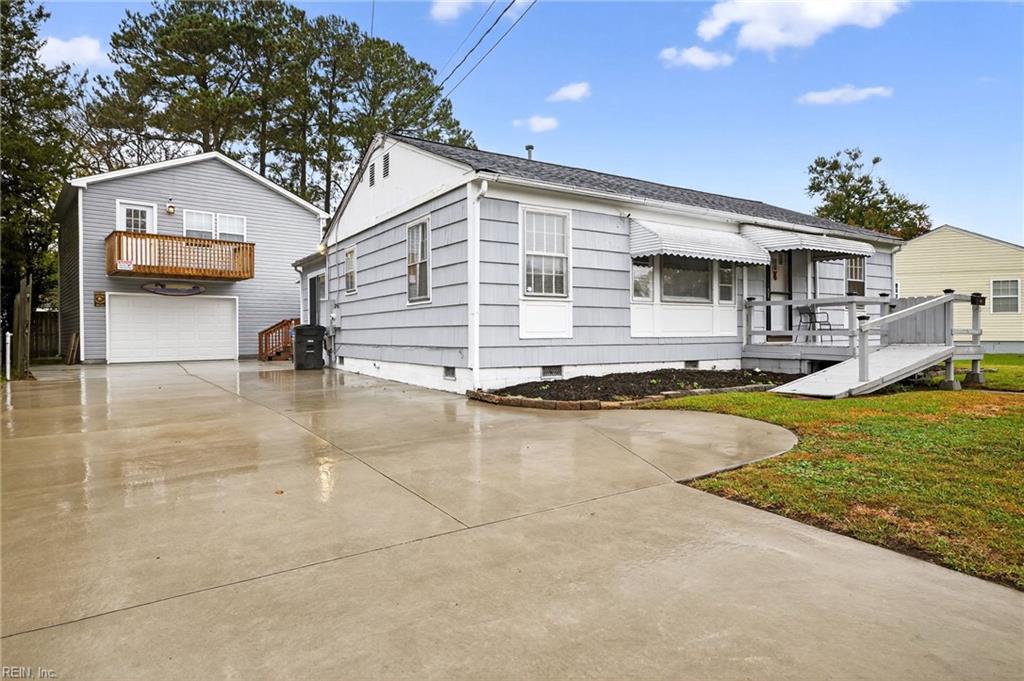 New Det. Garage & Oversized Driveway