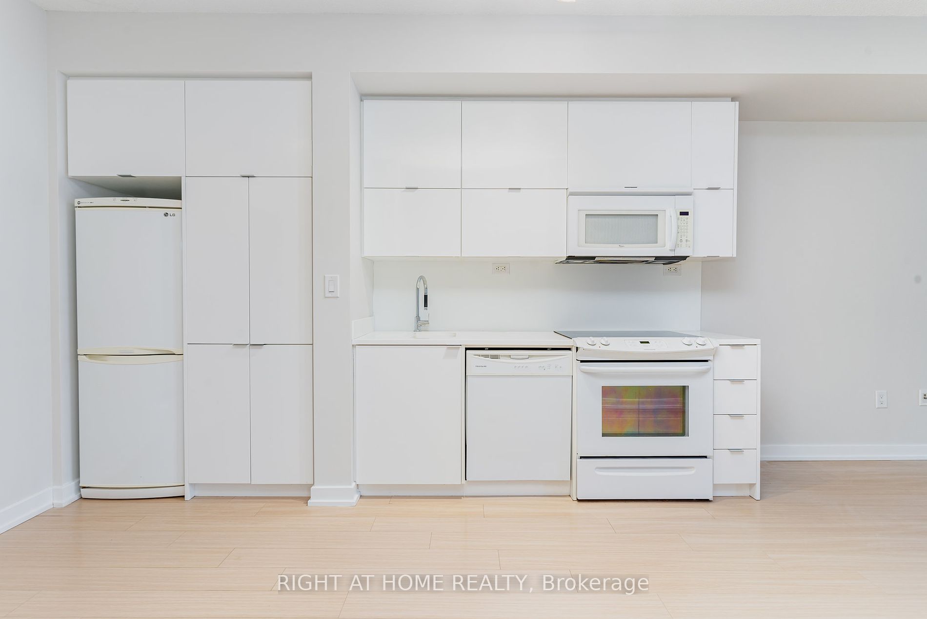 21 Iceboat Terr 3703