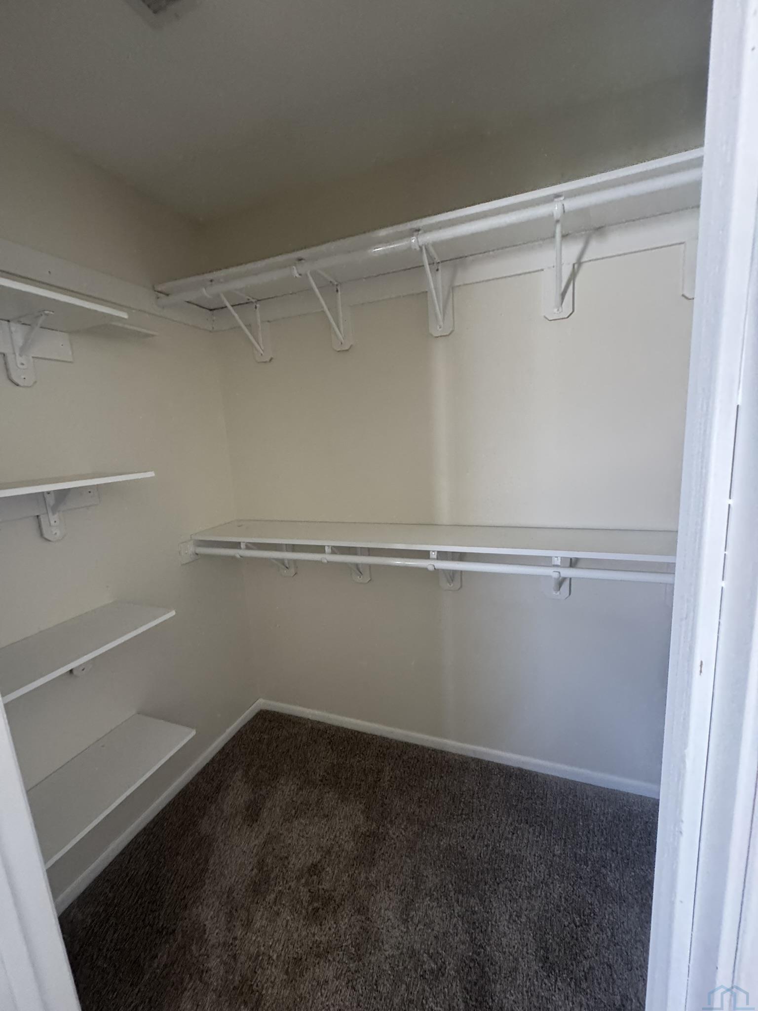 1100 Meadow View 2