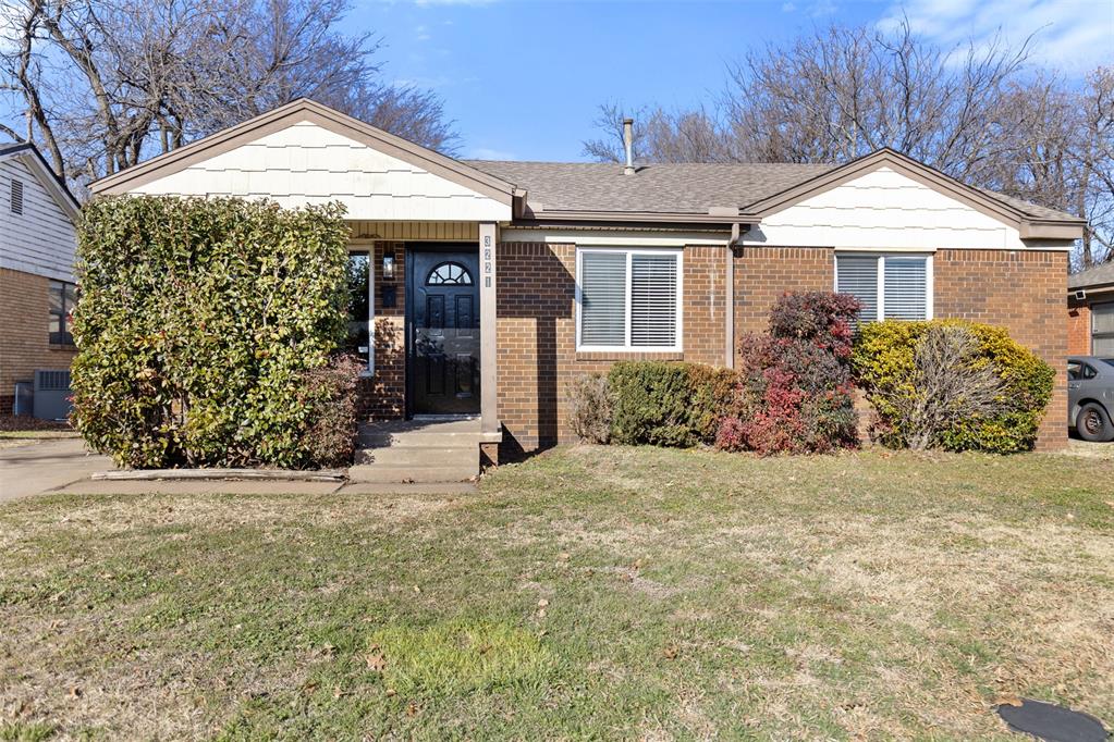 Welcome home to this recently remodeled 3-bedroom, 1-bath residence offering a clean, modern interior and a practical floor plan that simply works. Updates were done with usability in mind, no overdesign, just solid improvements that make everyday living easier.Step inside to find fresh interior paint, updated flooring, and improved lighting that gives the home a bright, open feel. The kitchen has been refreshed with modern finishes and functional workspace, while the bathroom has been updated for a clean, contemporary look.Each bedroom offers comfortable space and flexibility for family, guests, or a home office. The layout flows well and maximizes square footage without wasted space.Conveniently located near shopping, dining, and major roadways, this home provides easy access to daily necessities while still offering a quiet residential setting.
