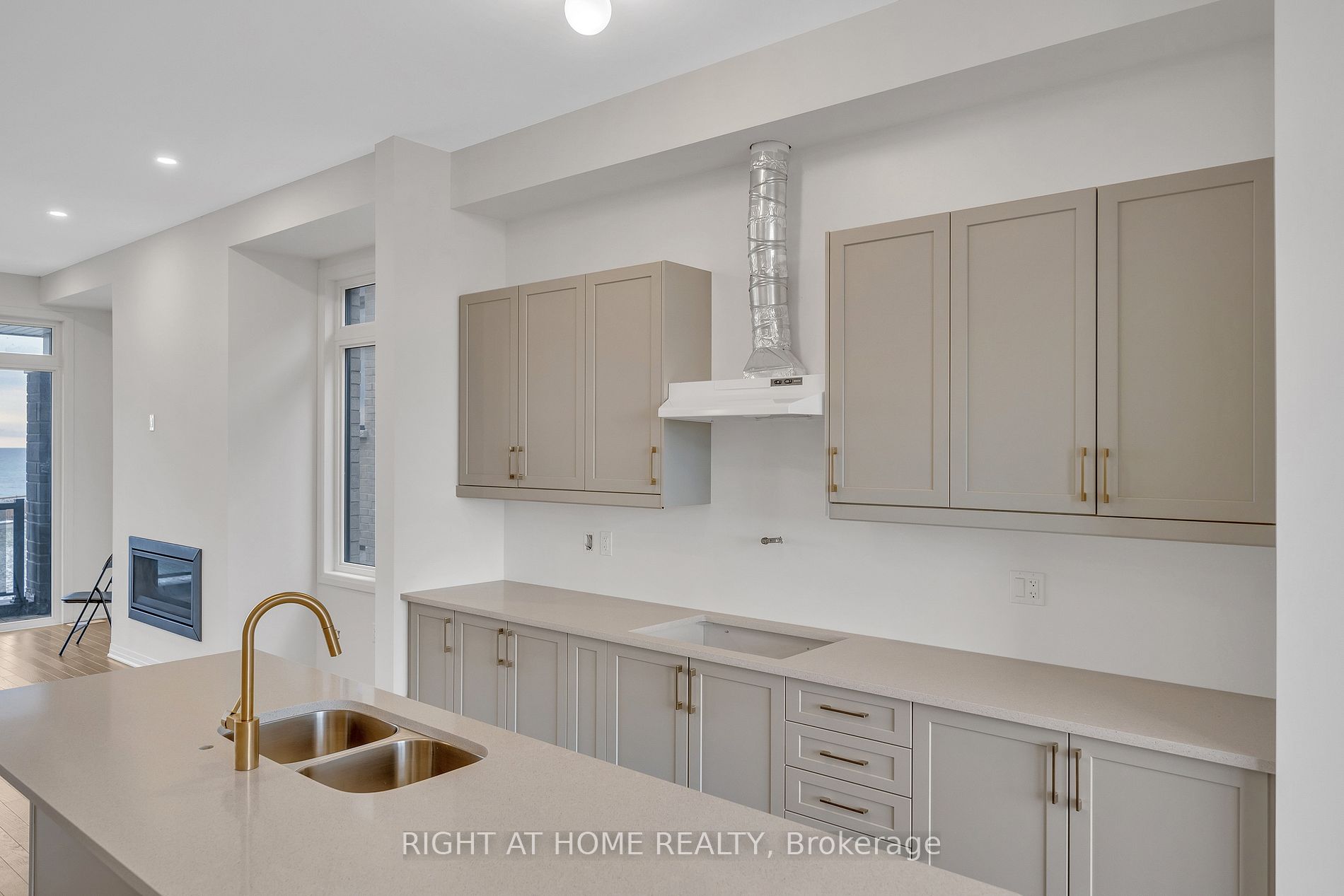 275 Port Darlington Rd