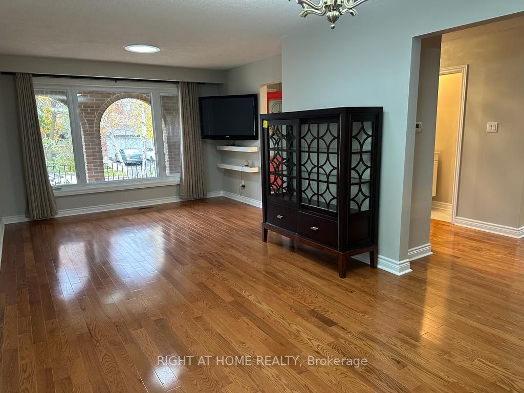 1141 Dowland Cres