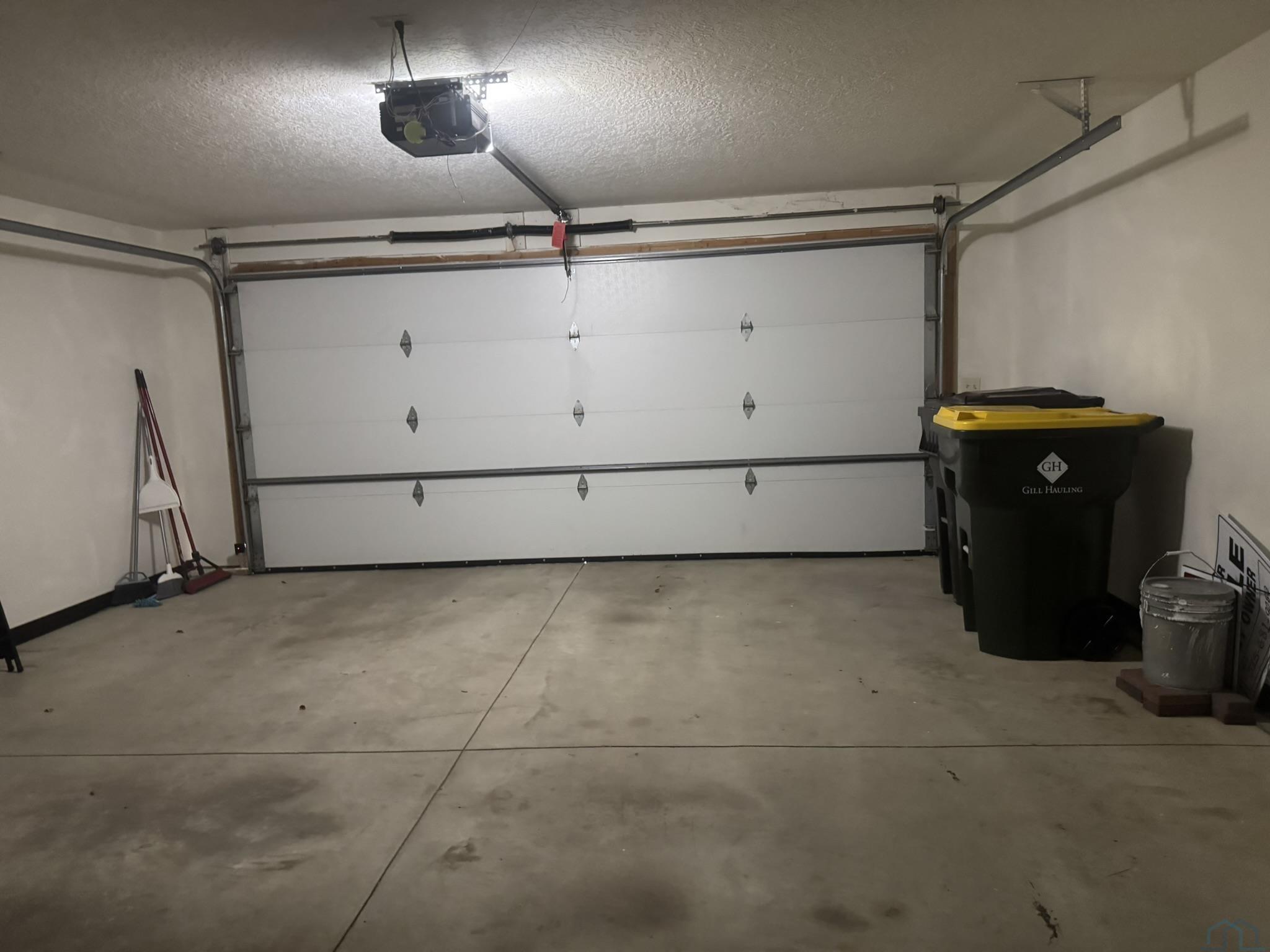 1100 Meadow View 2