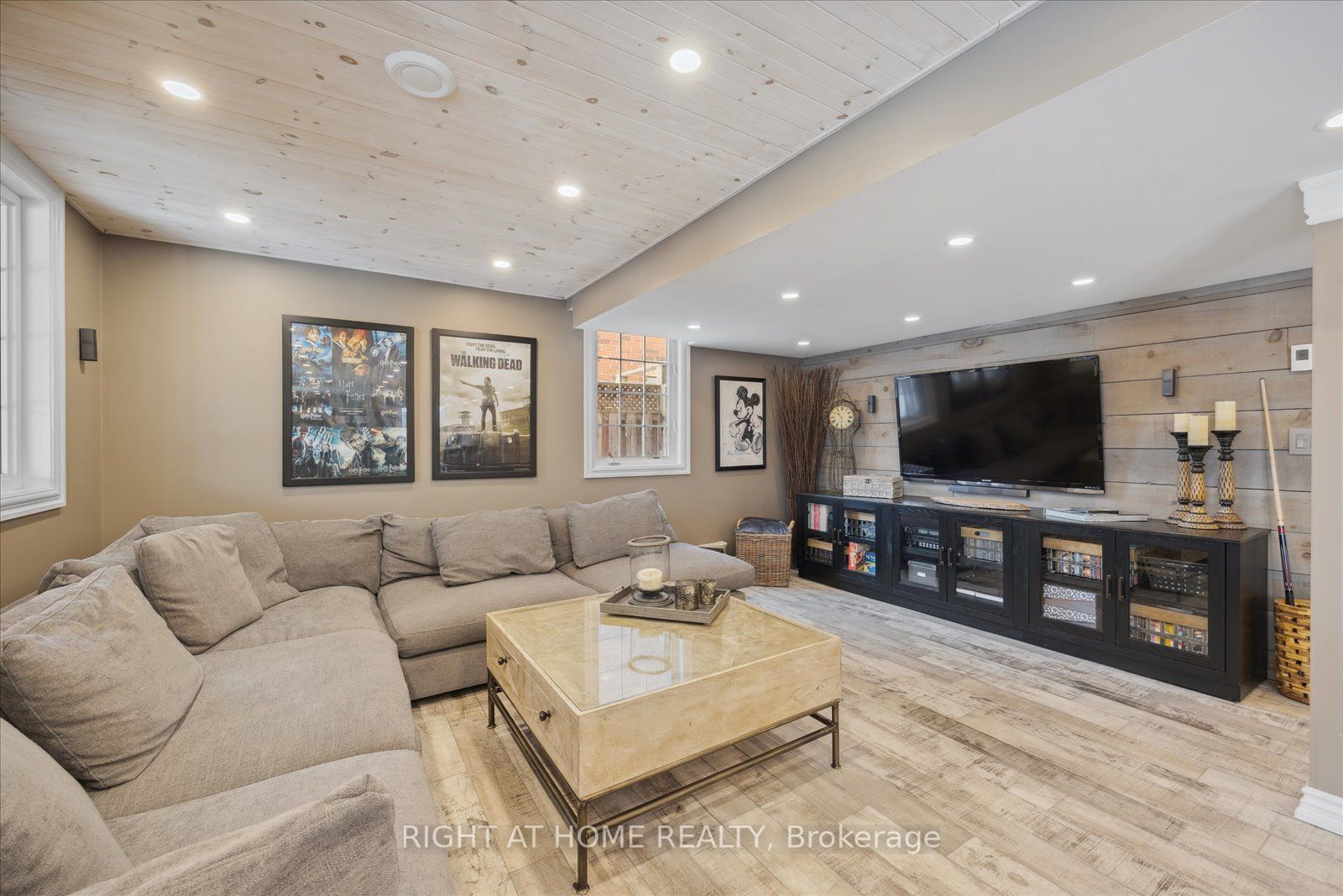 110 Roseborough Dr