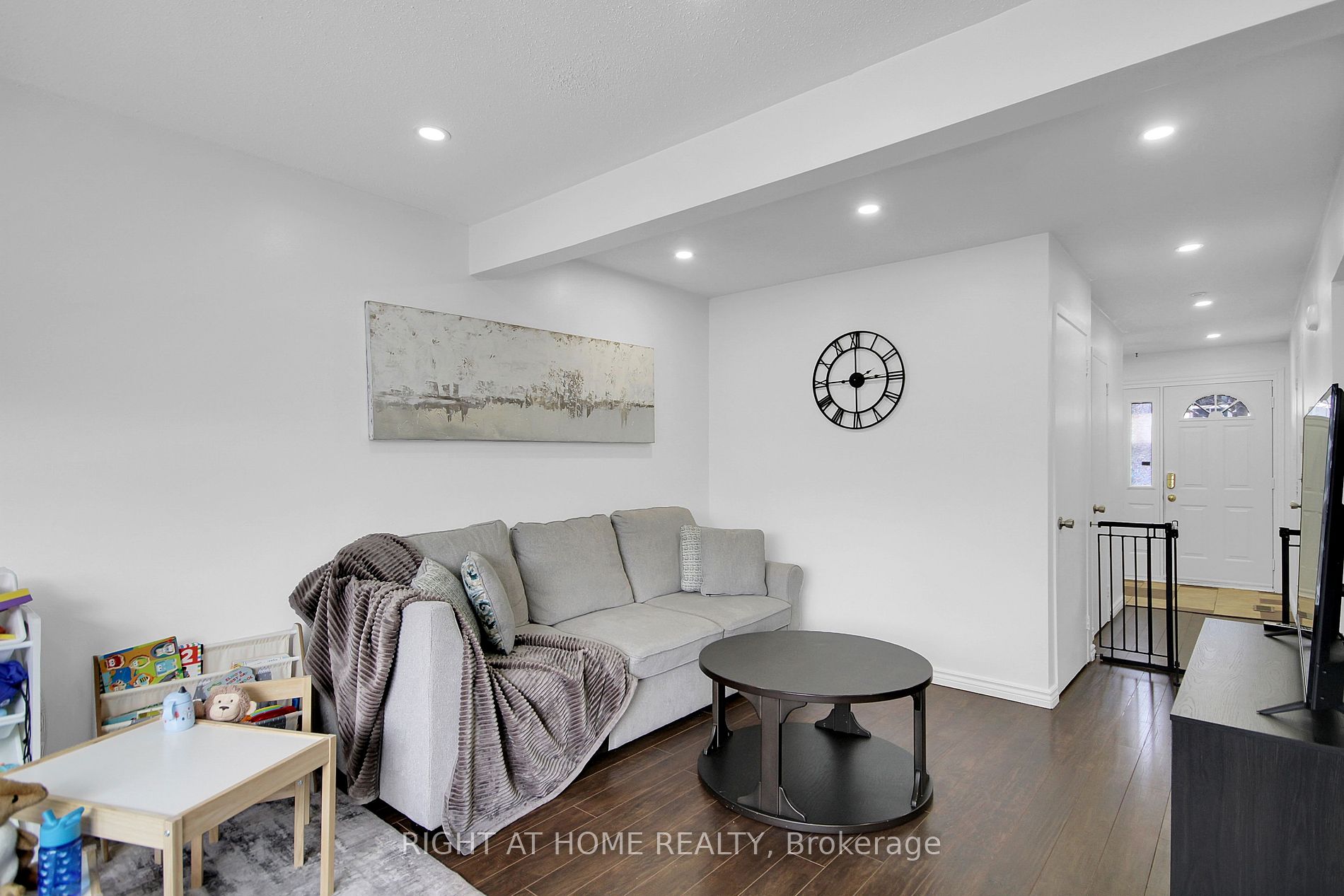 2126 Canberra Pl