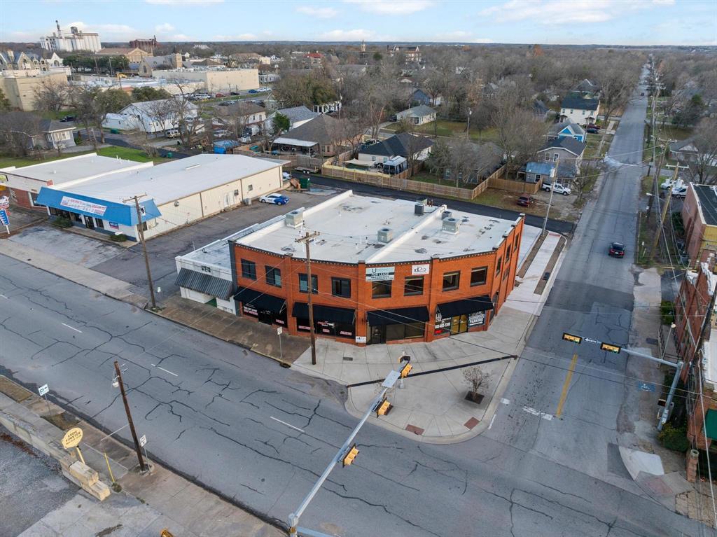 330 W Lamar Street 203