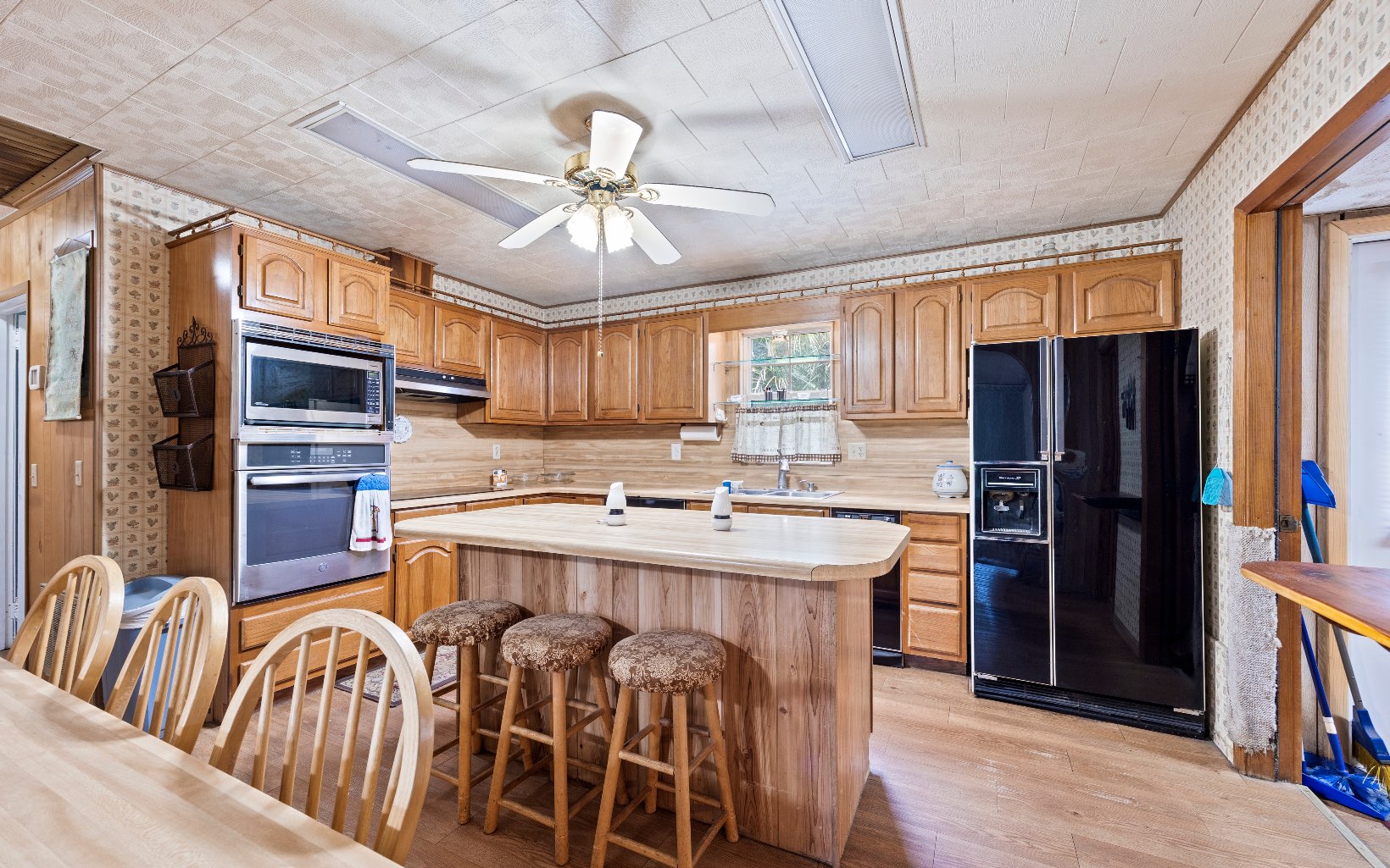 112 NE Rowan Rd