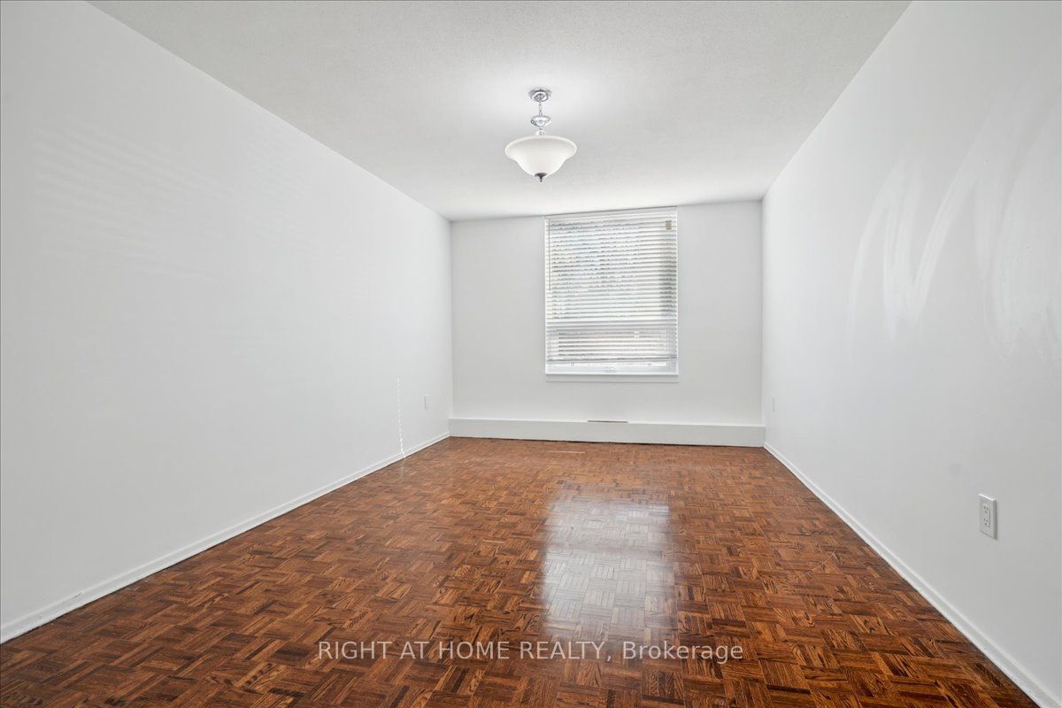15 La Rose Ave 115