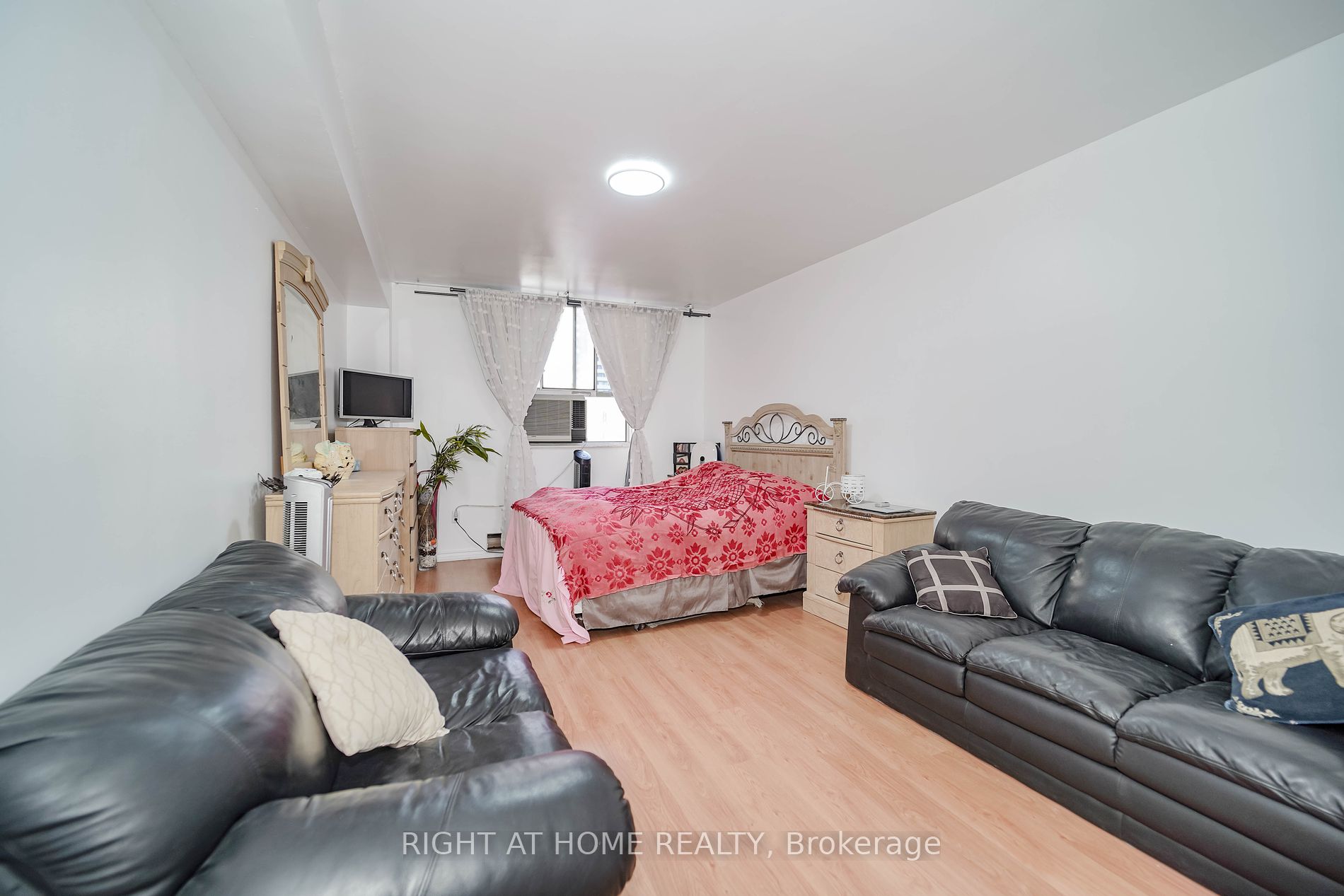 10 Crescent Town Rd 303