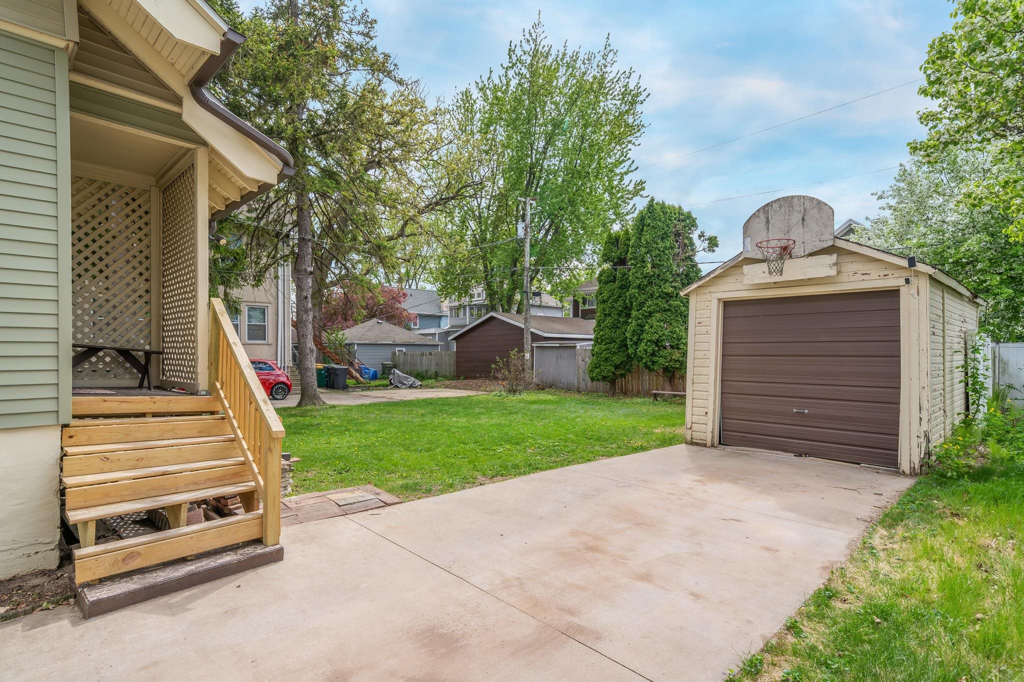 30 Oaklawn Avenue