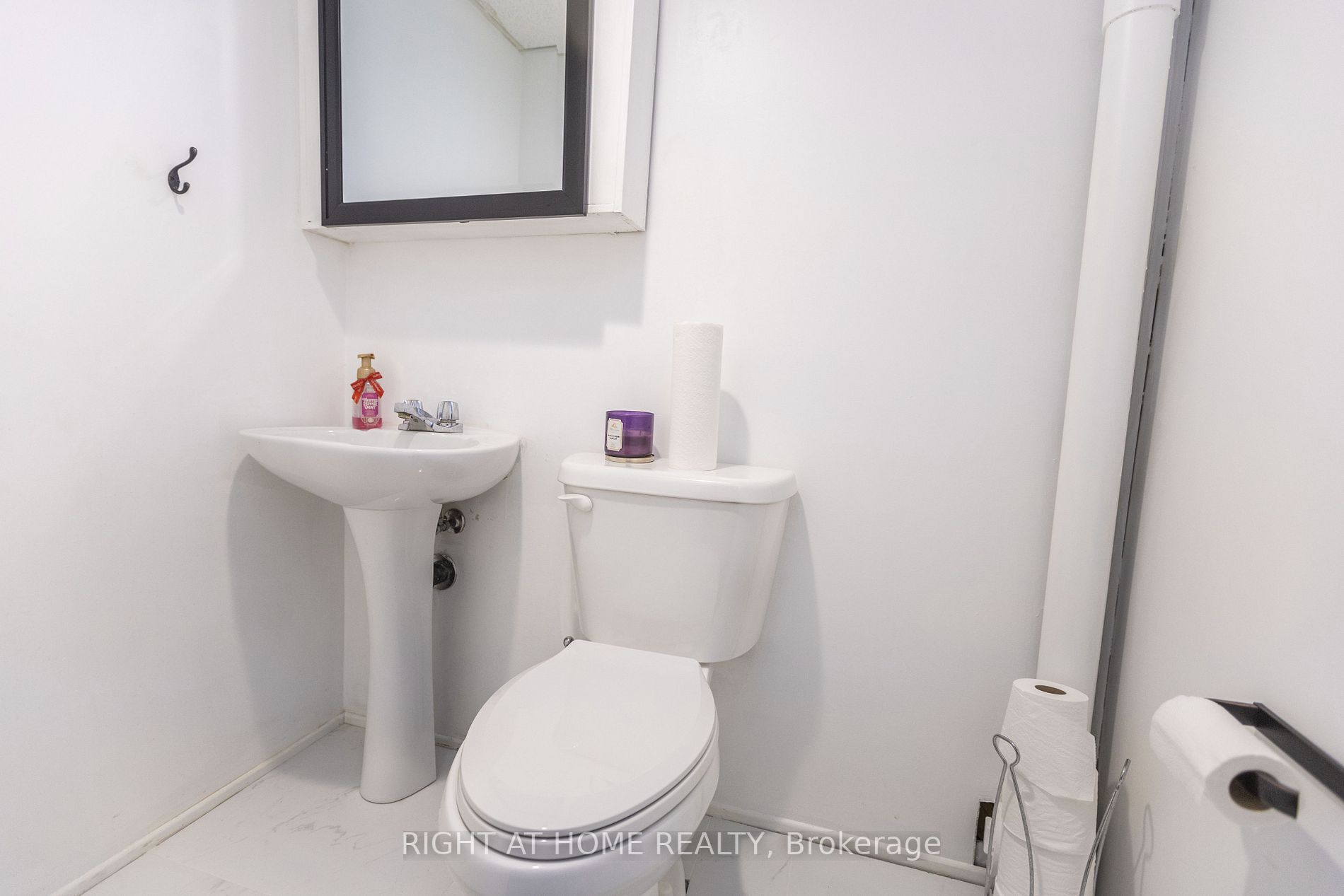 142 Maberley Cres