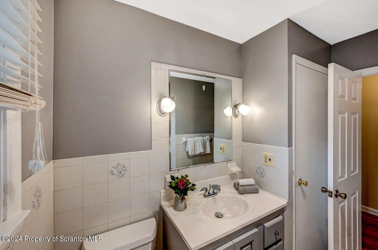 400 Montrose Avenue L113