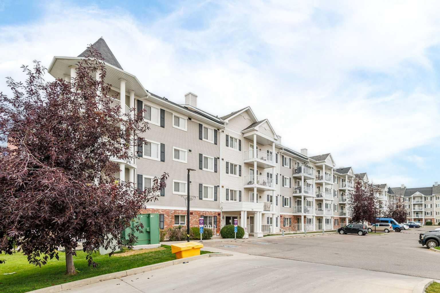 31 Country Village Manor NE 4301