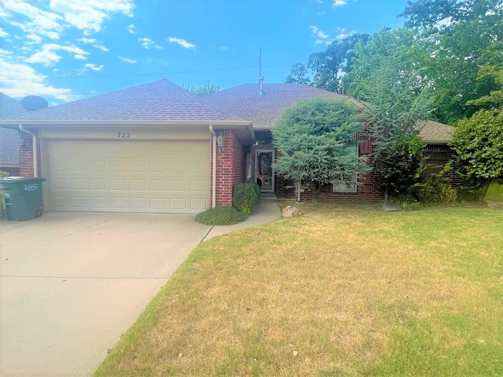 Beautiful Home in Edmond for rent! This home has 3 beds and 2 baths featuring the spacious living room with wood floors! The kitchen has tons of storage space and tile flooring. Master bedroom is generously sized with an en-suite bathroom including Double Vanities, Whirlpool Tub, Separate Shower And 2 Walk-In Closets.