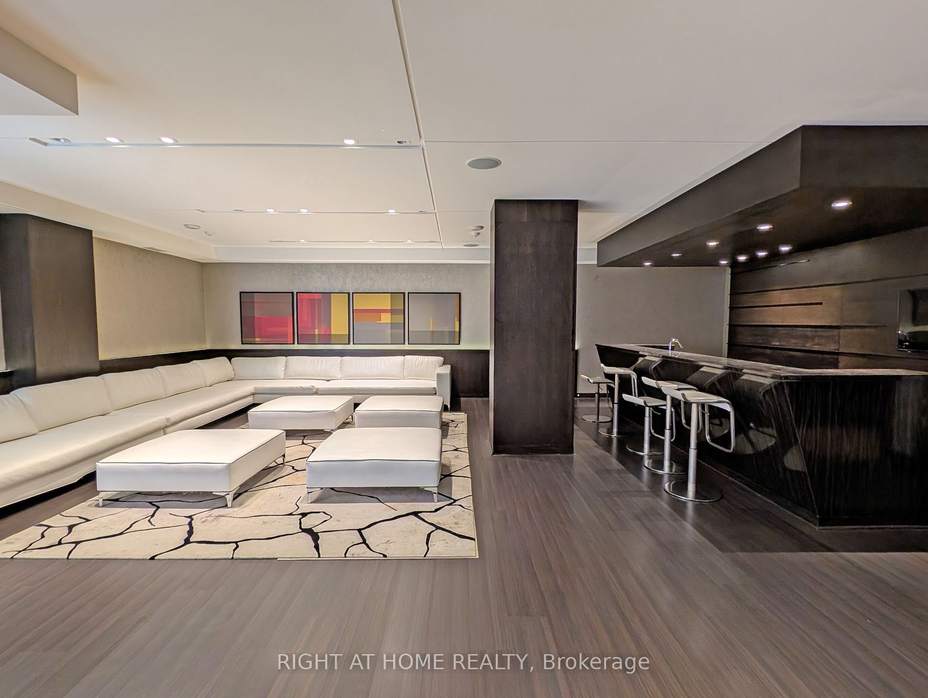 478 W King St 815