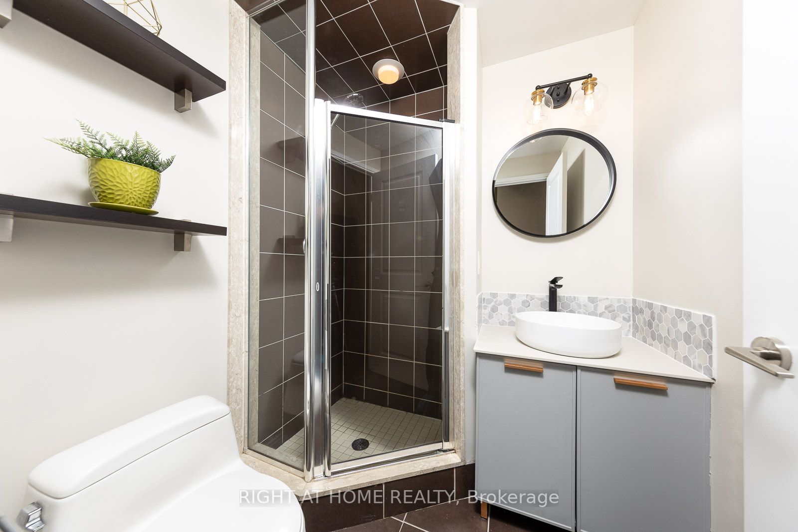 80 Absolute Ave 2706