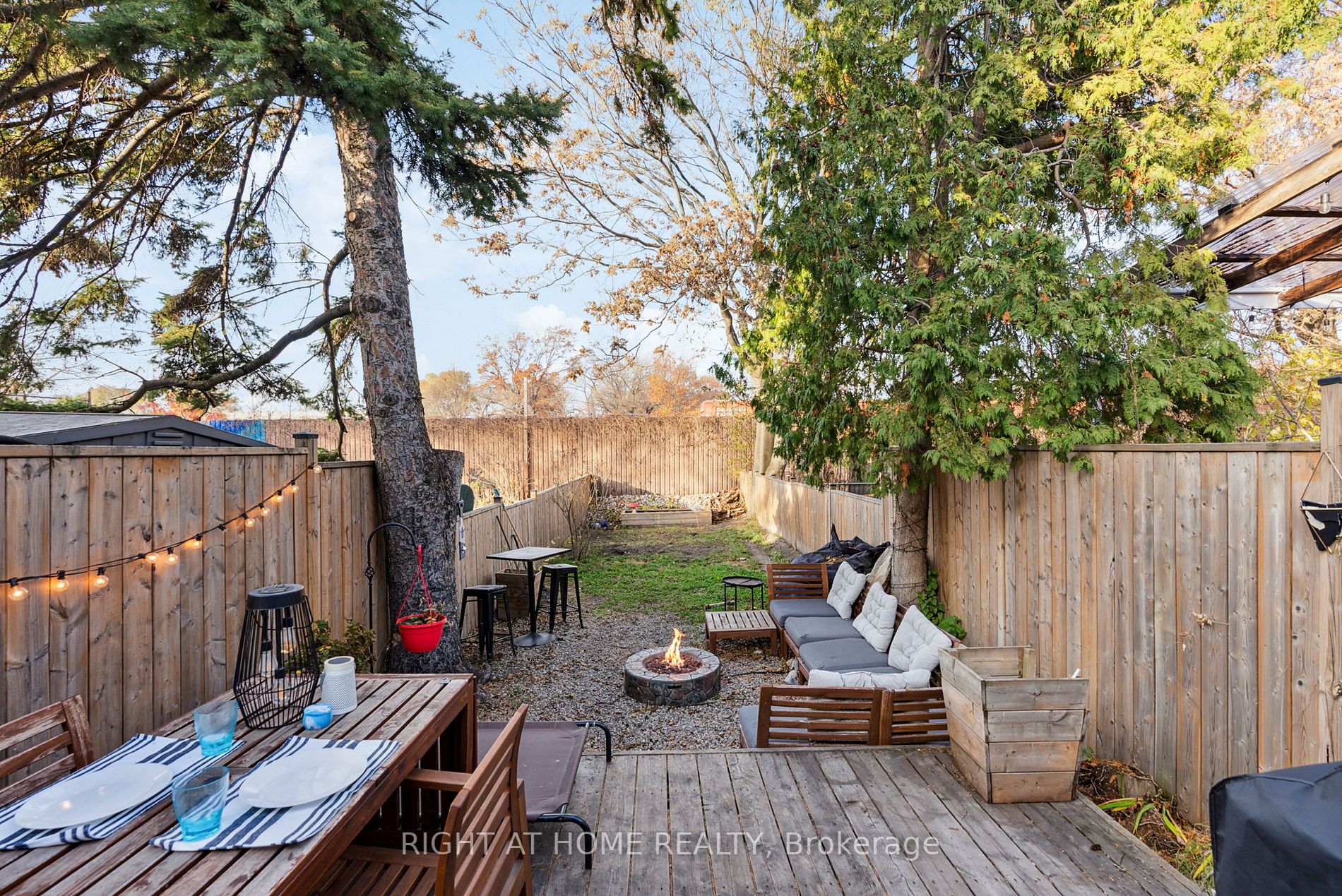 232 Maria St