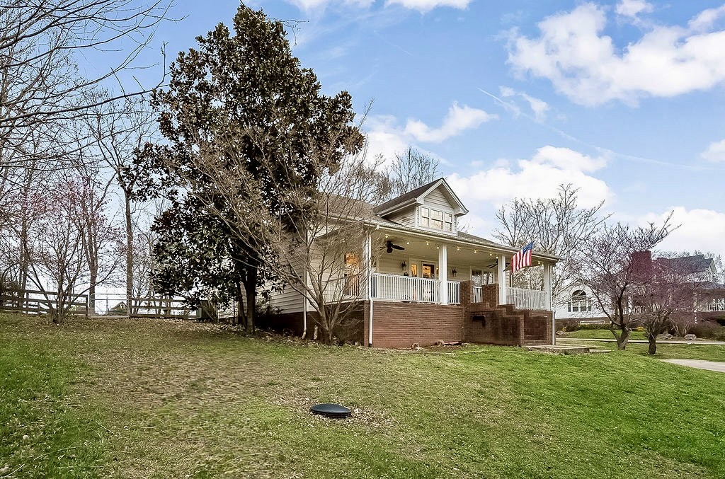 Over an acre in Bradbury Farms, with backyard views that remind you why you live in Tennessee.The main level is exactly what it should be; functional, beautiful hardwoods, no carpet, separate living. Storage that actually makes sense. An abundance of natural light and primary bath that is something to write home about. The basement offers a whole second life with a flex room, second living space, half bath and a hobby room with a sink that could function as a kitchenette. I-24 is minutes away, but standing on the back deck, you'd never know it. Quiet country feels, with an easy commute to Clarksville or Nashville. And your backyard neighbors are, cows. (Literally!)