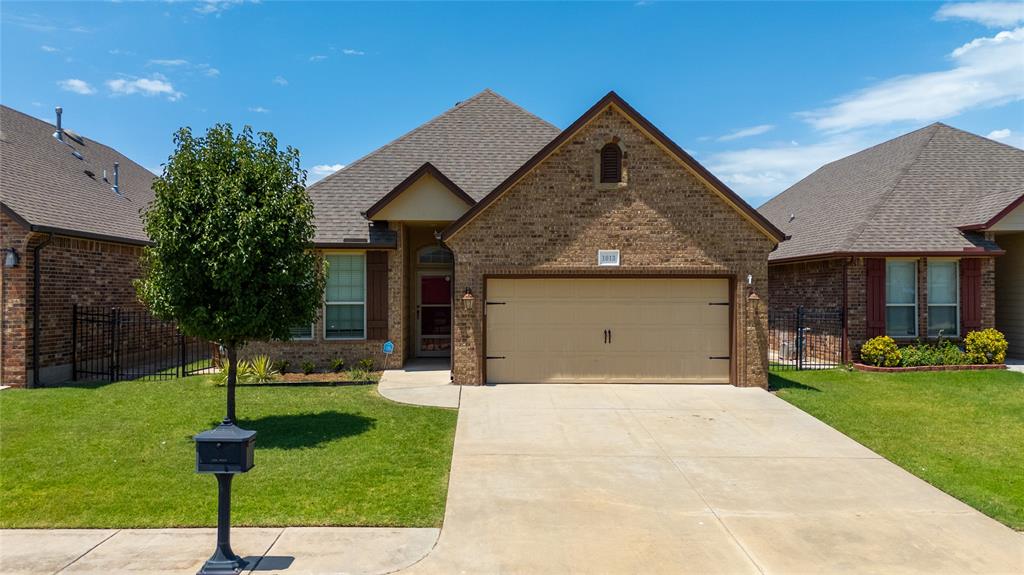 Built in 2017, this charming 2-bed, 2-bath patio home in a gated Moore community offers modern comfort and convenience. Featuring a 2-car garage and a spacious above-ground storm shelter for enhanced safety, it’s move-in ready and awaits your personal touch!