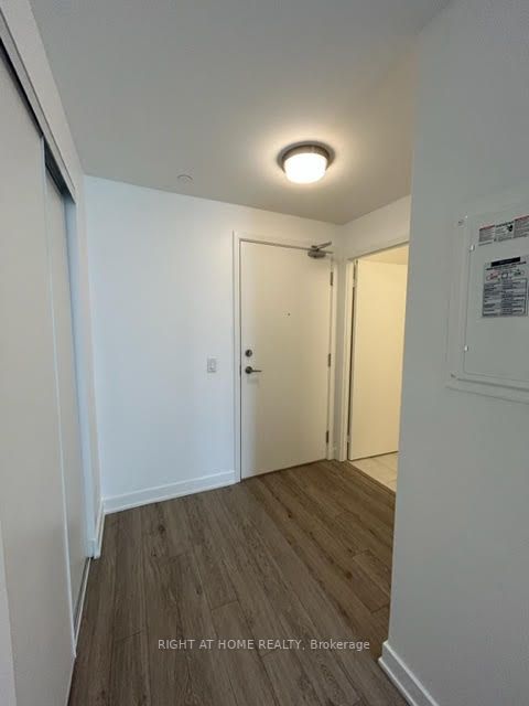 681 Yonge St 401