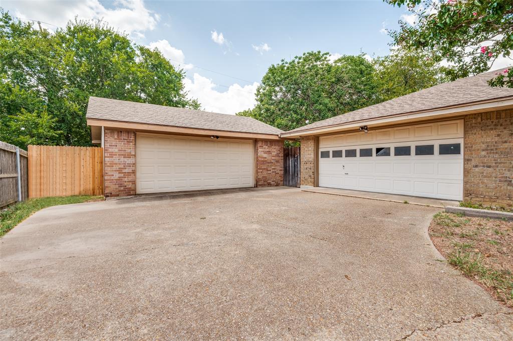 405 Shadowwood Trail